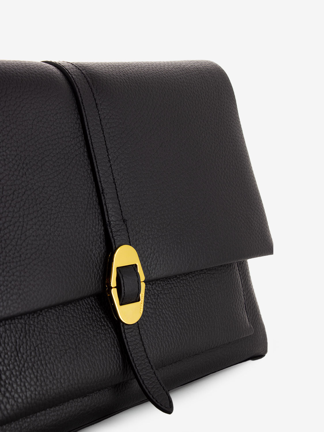 Borsa a tracolla in pelle martellata nera