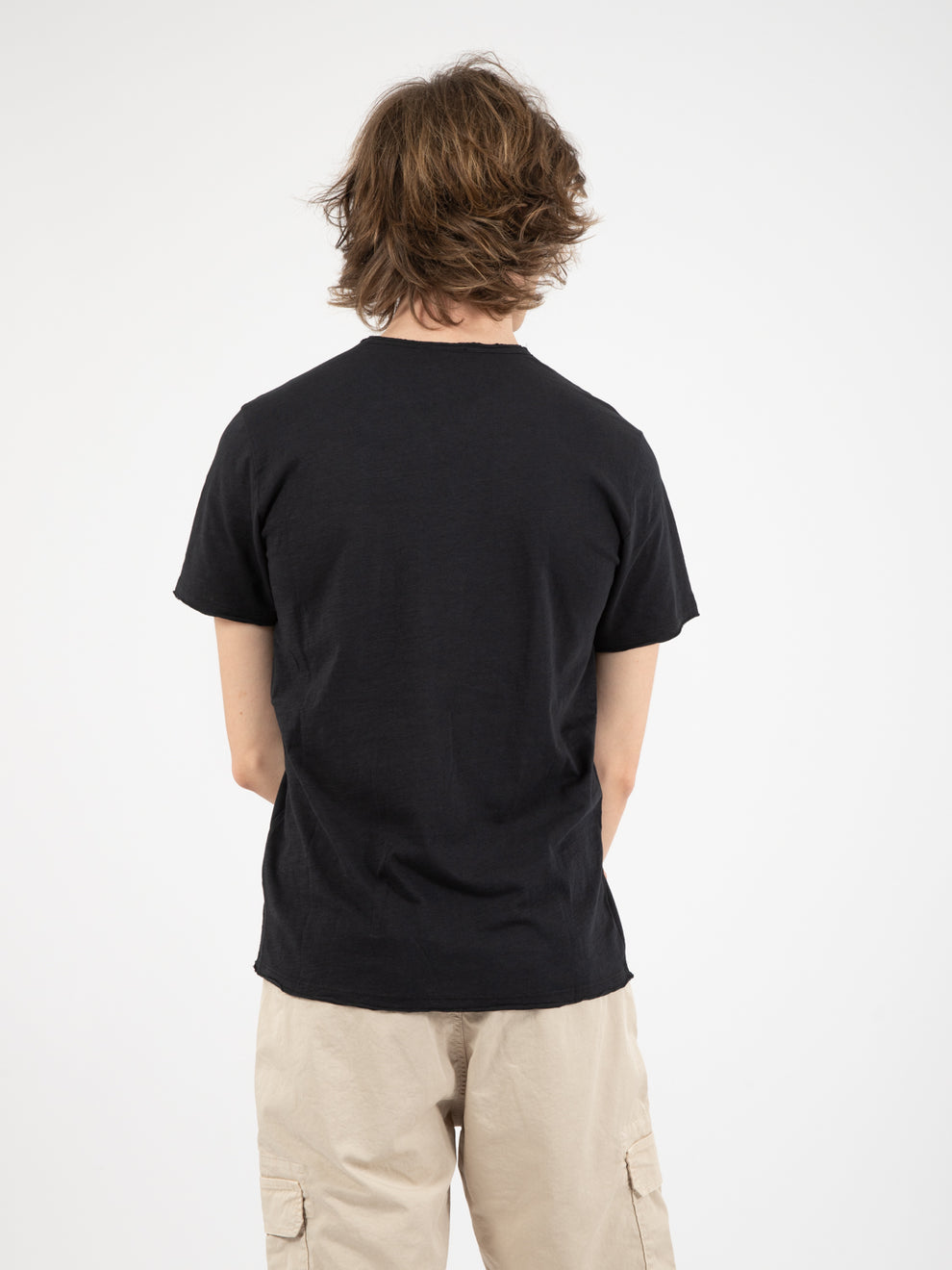 T-shirt serafino con taschino nera