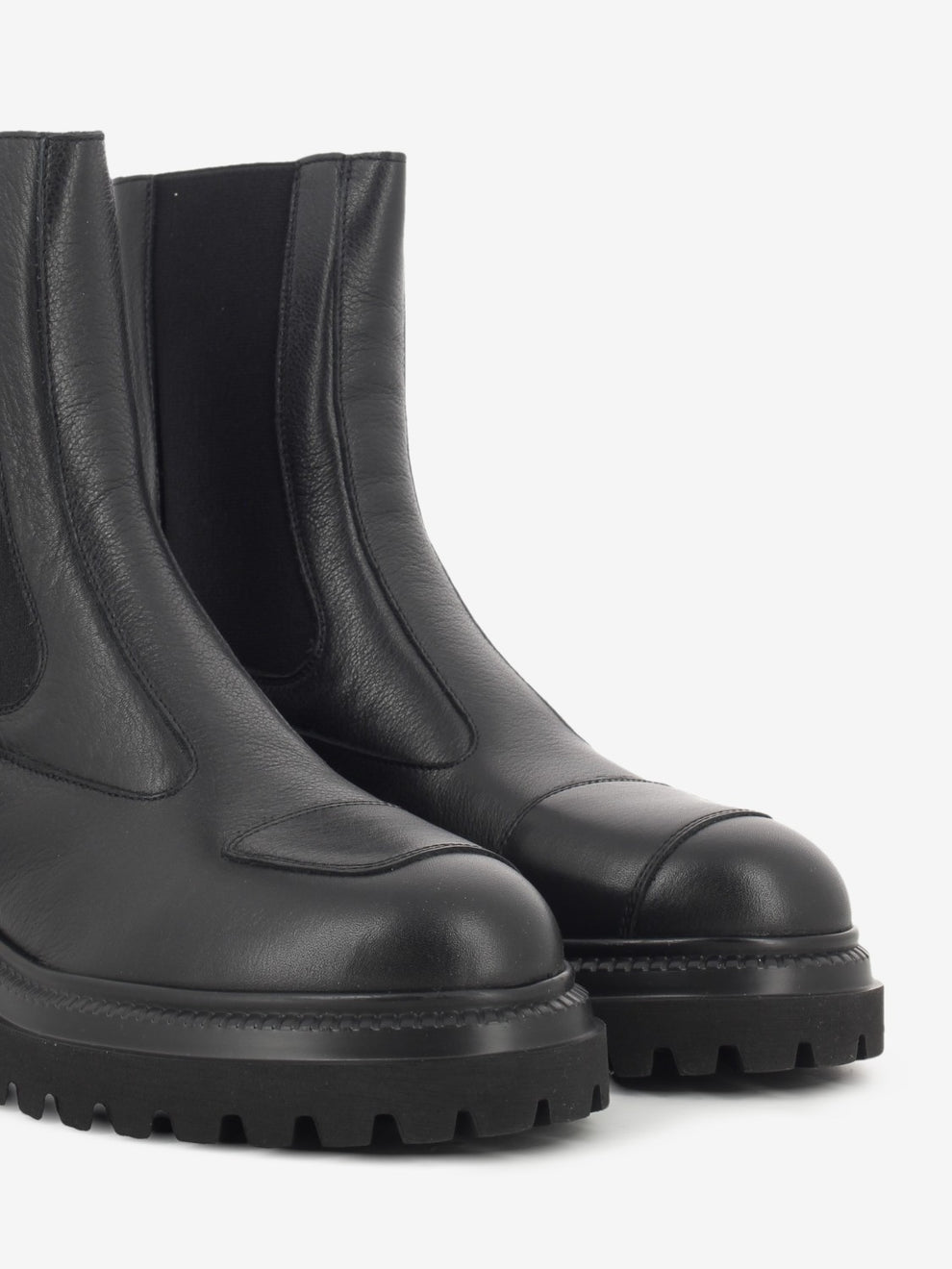 Black leather Chelsea boot