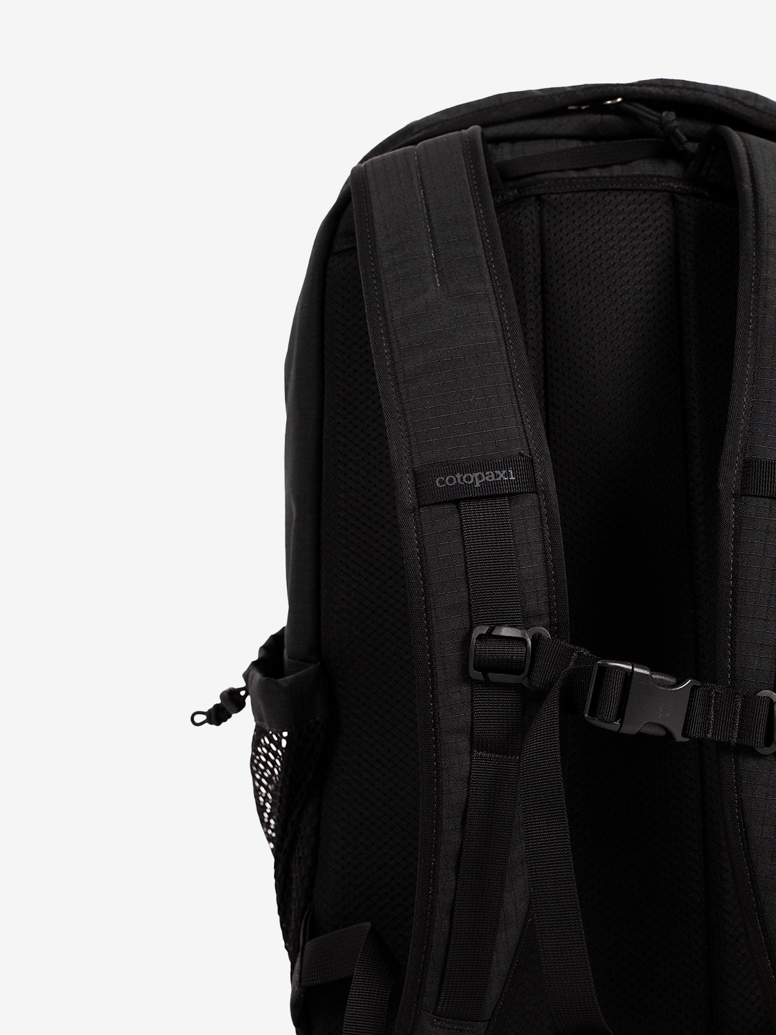 Clase 28L daypack black
