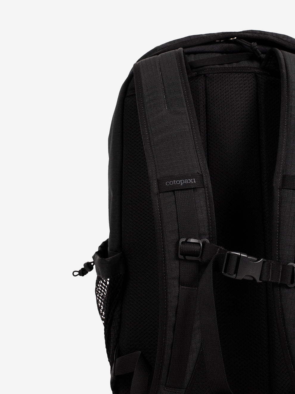 Clase 28L daypack black