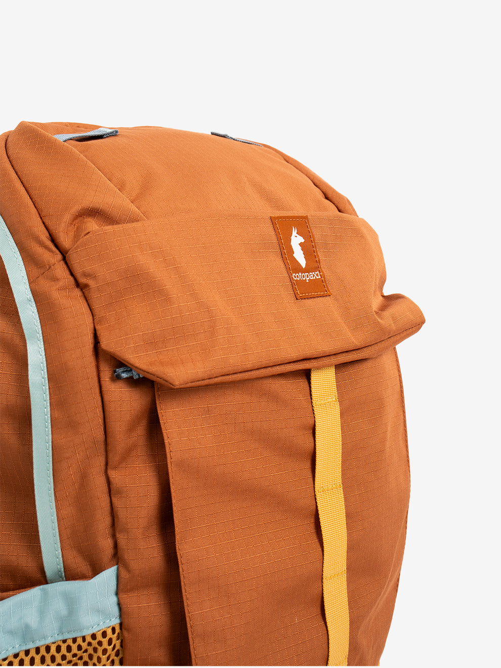 Clase 28L daypack whiskey