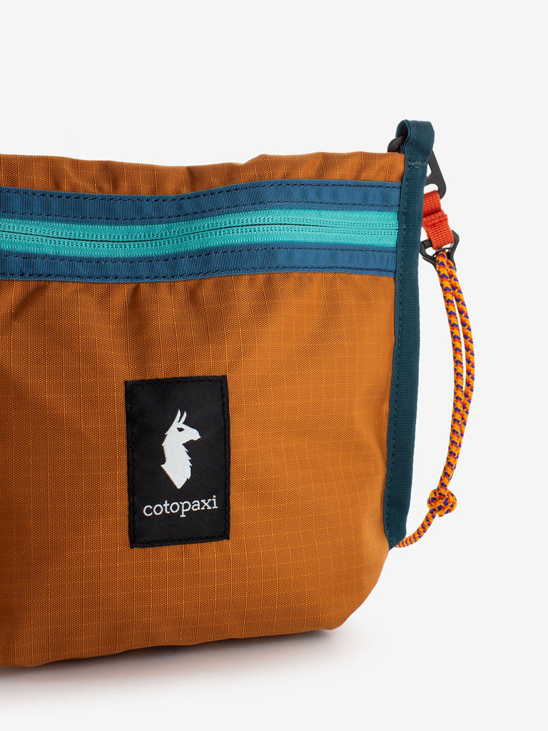 COTOPAXI - Lista 2L Lightweight Crossbody Bag Cada Dia tamarindo