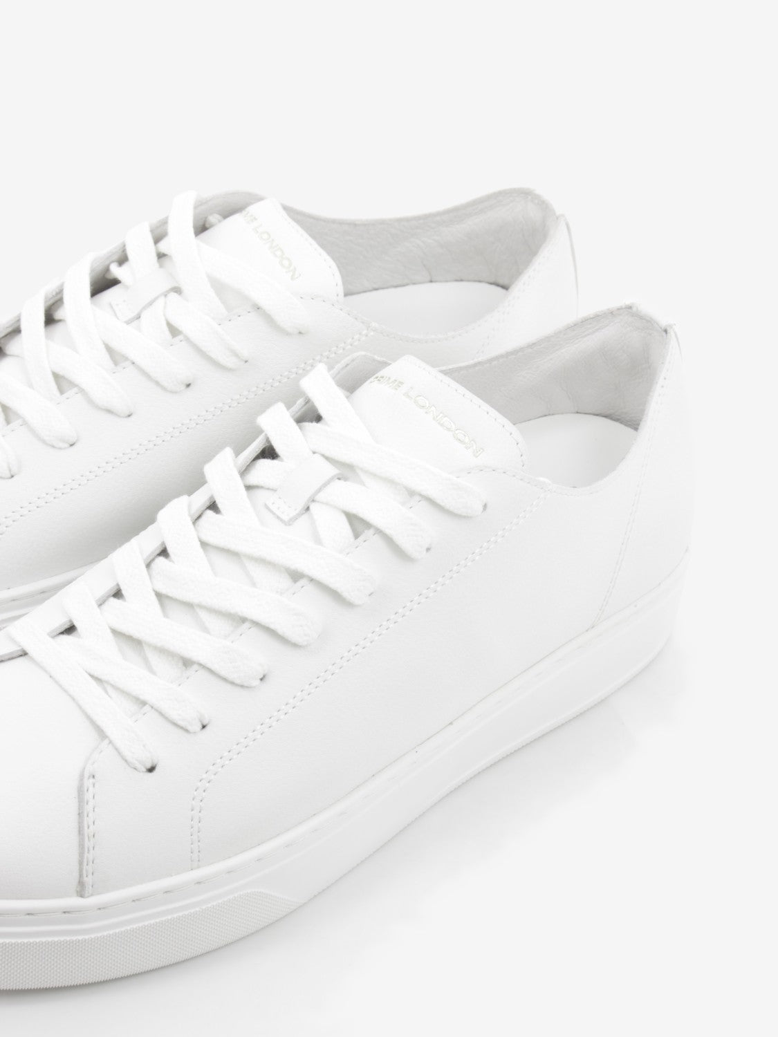 Sneakers Raw Cut white