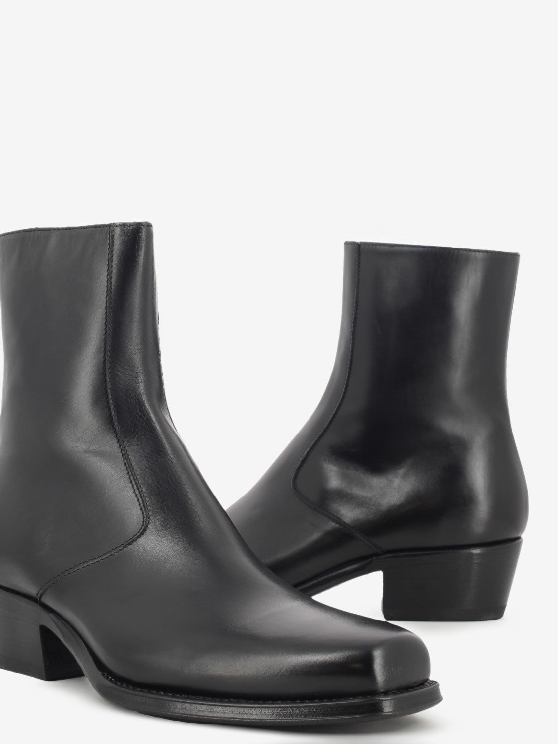 Tronchetto con zip in pelle nero