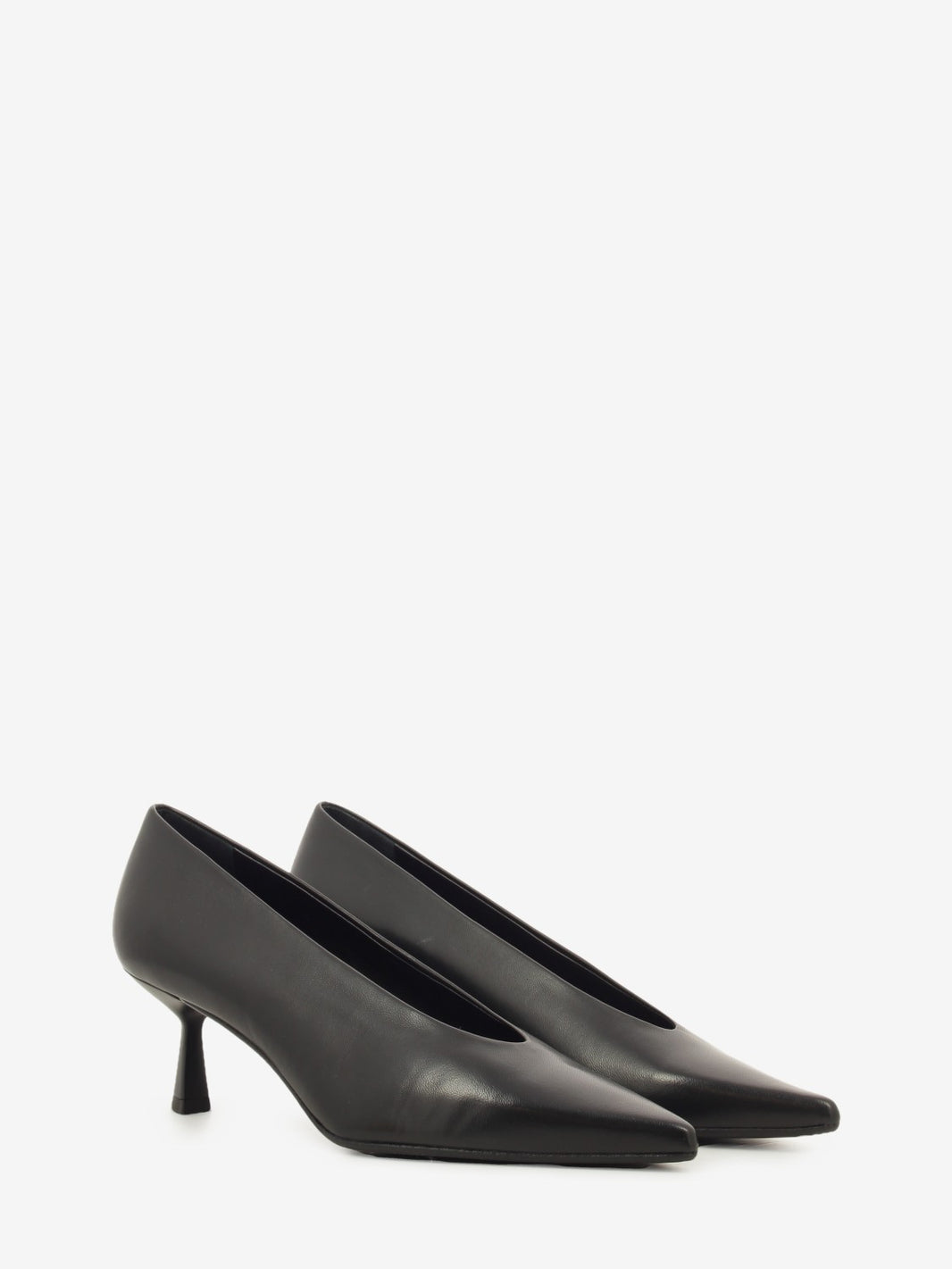 Matte black nappa leather pumps