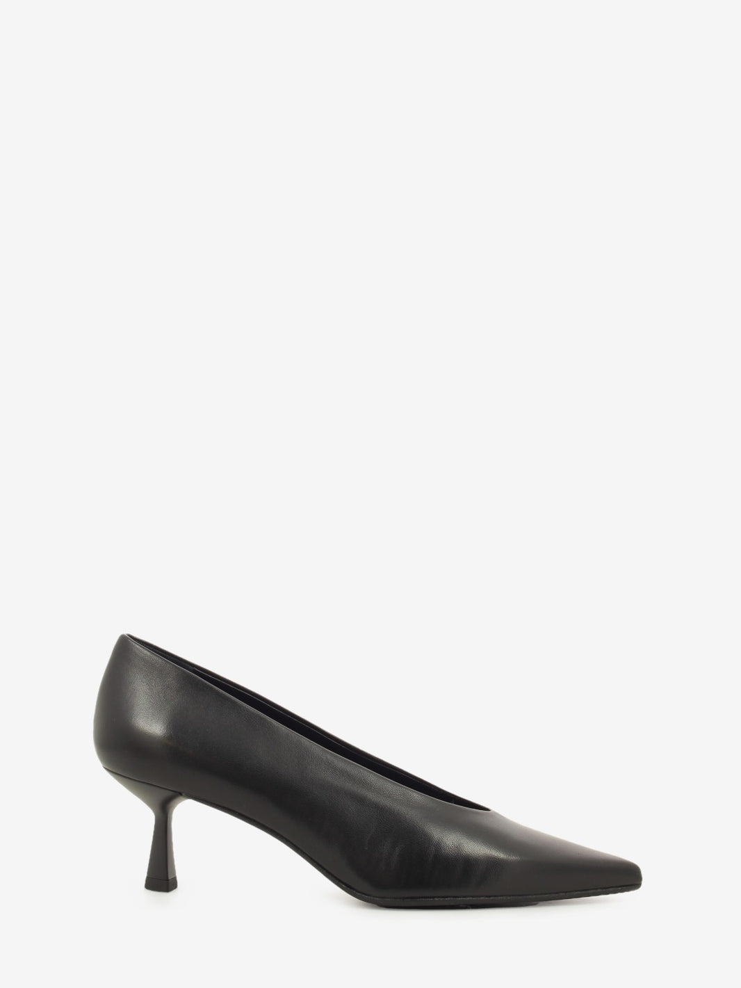 Matte black nappa leather pumps