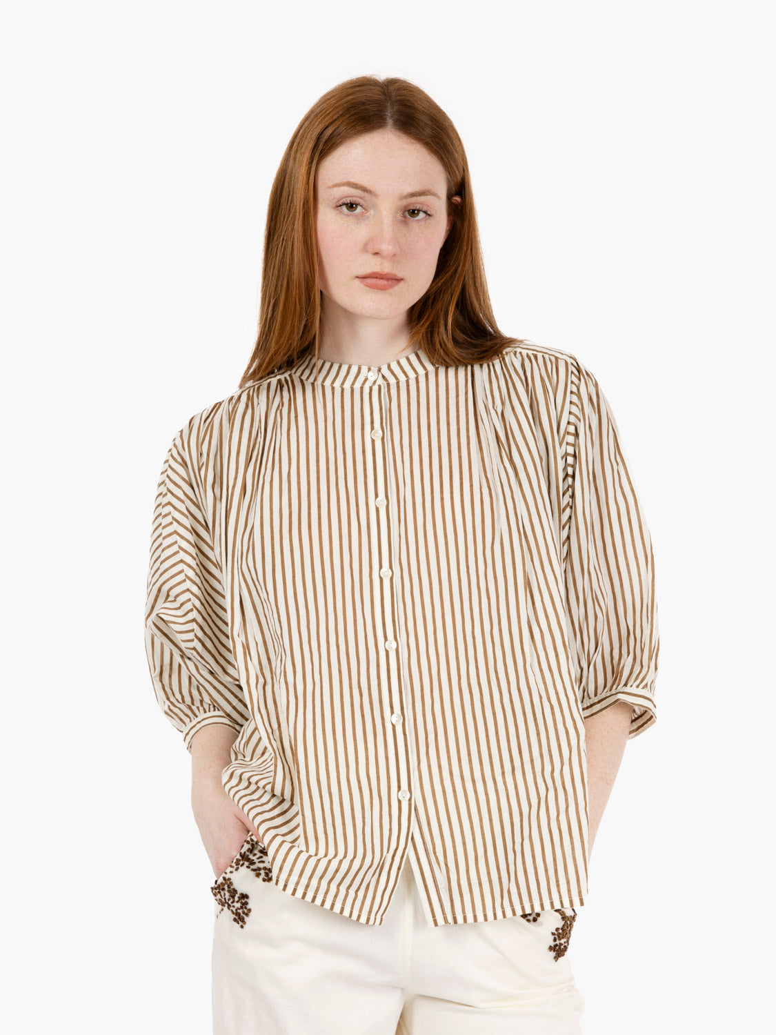Oversized 3/4 sleeve striped shirt white / dark brown