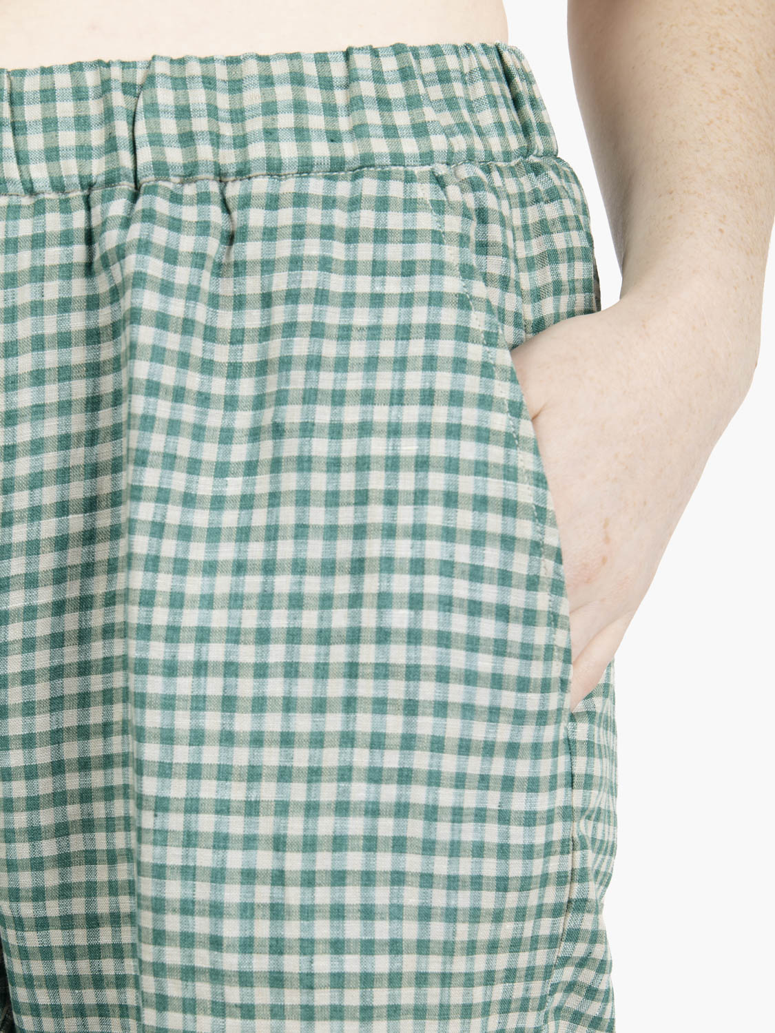 Green/white gingham trousers