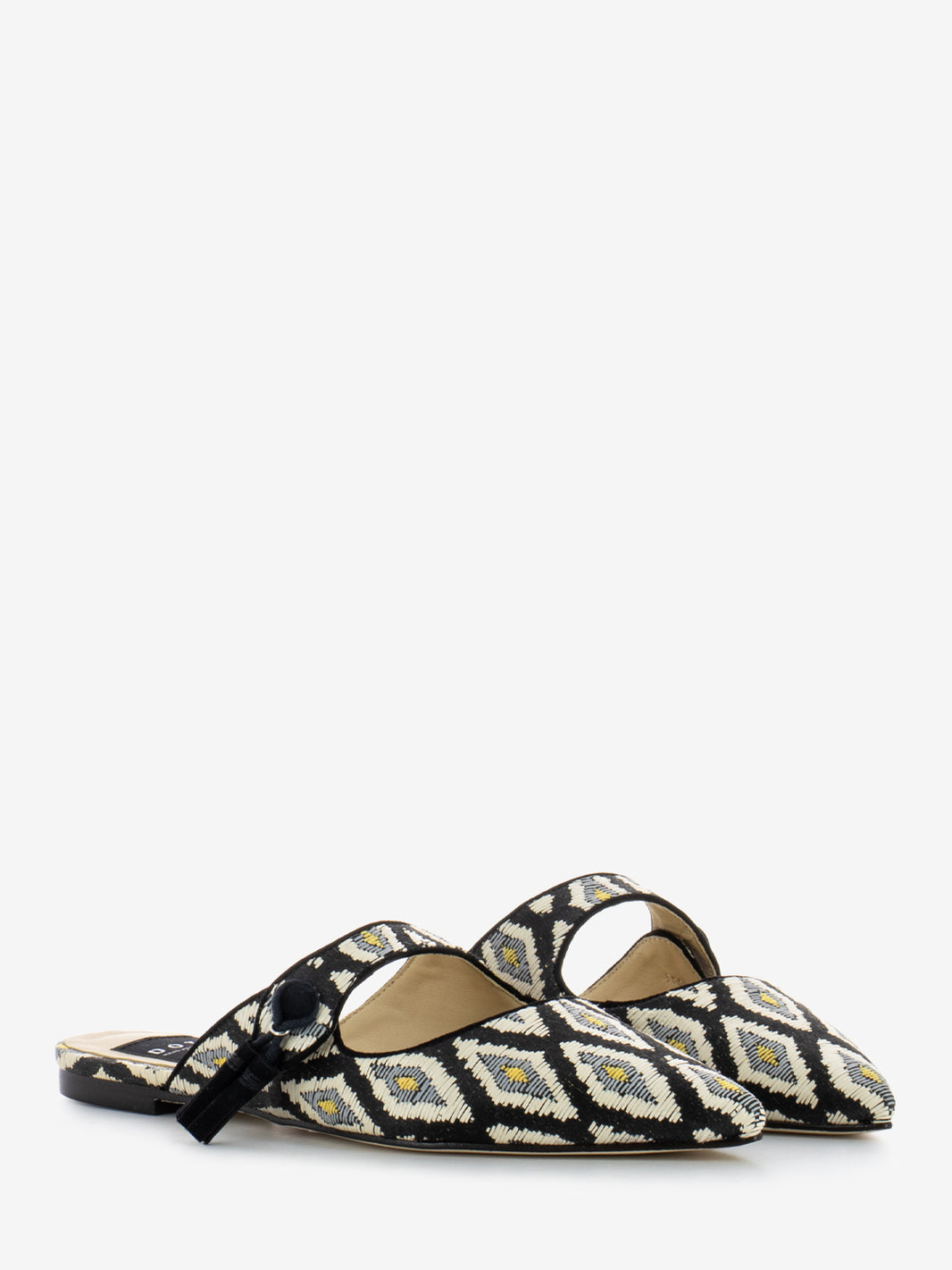 Black/beige diamond pattern sabot
