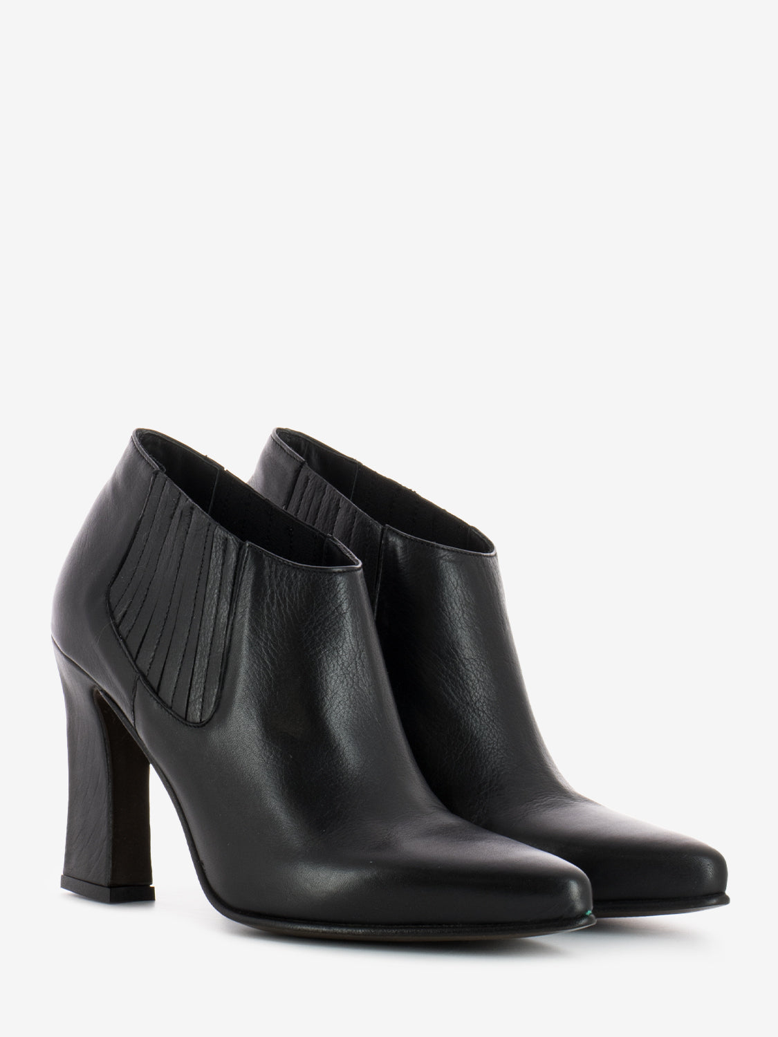 Tronchetti bassi con tacco in pelle nero