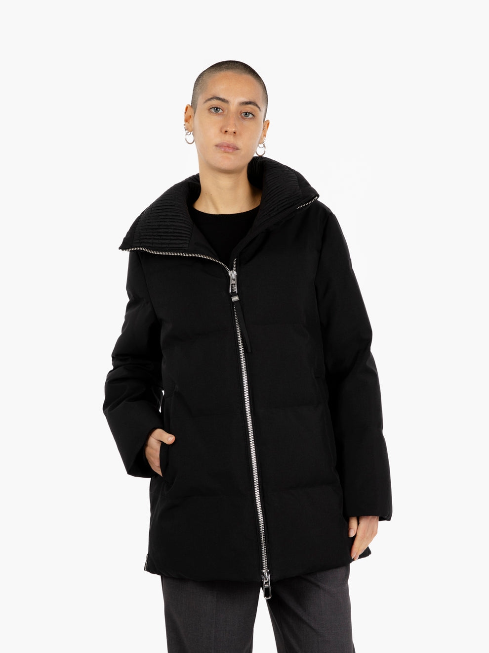 Melody down jacket with black high collar