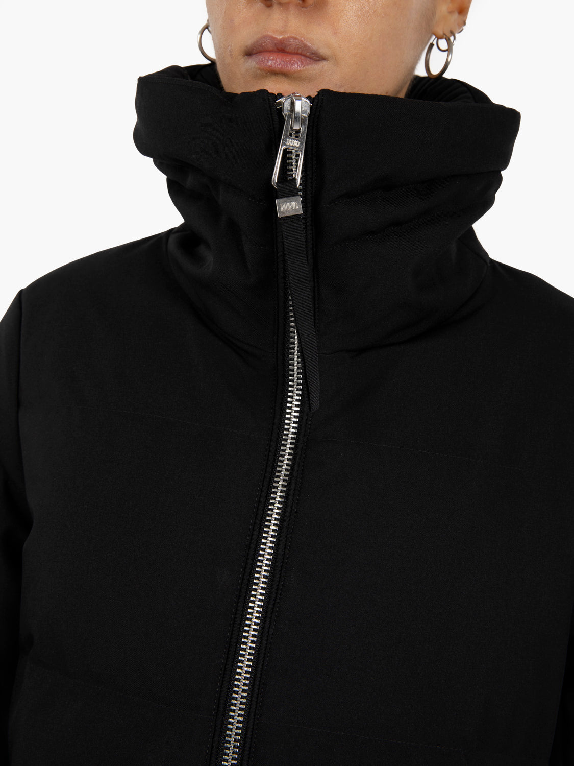 Melody down jacket with black high collar
