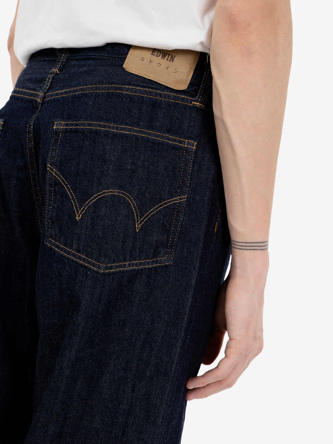 Loose fit rinsed blue jeans