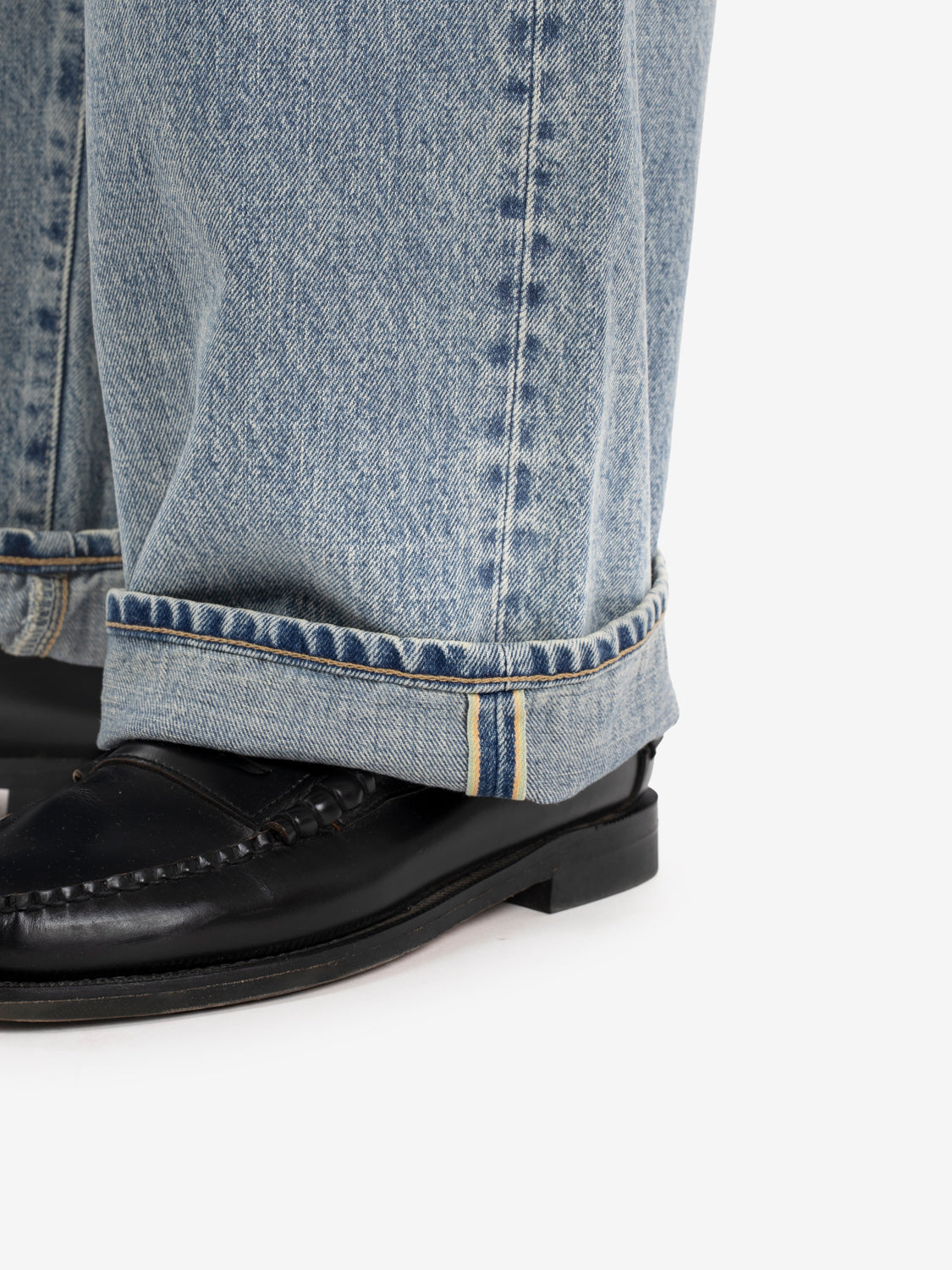 Wide jeans in light used selvedge cotton