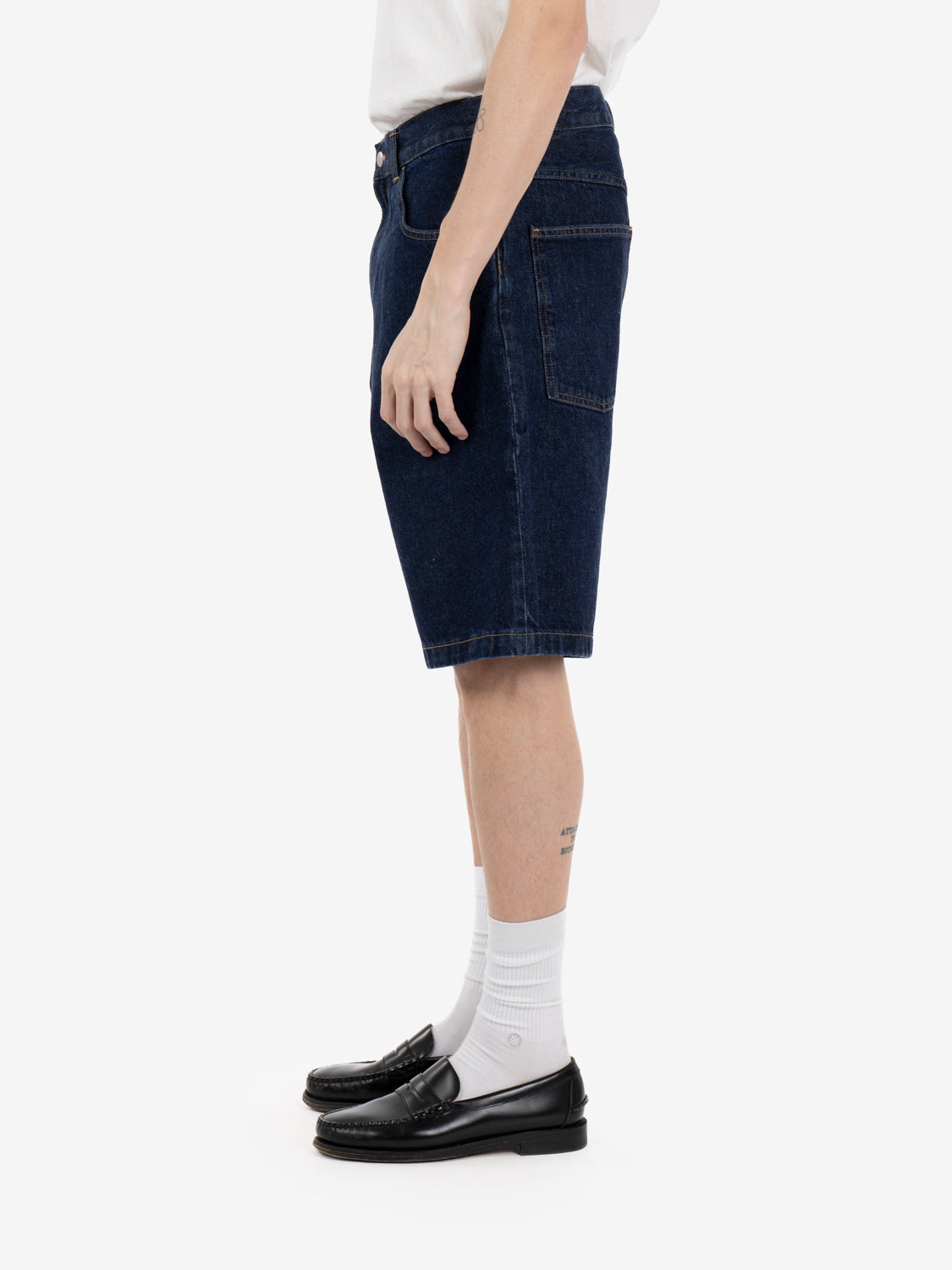 Worker short dark marble wash