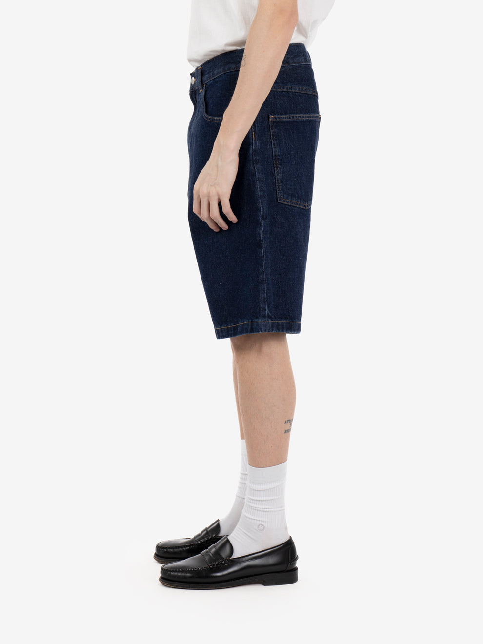 Worker short dark marble wash