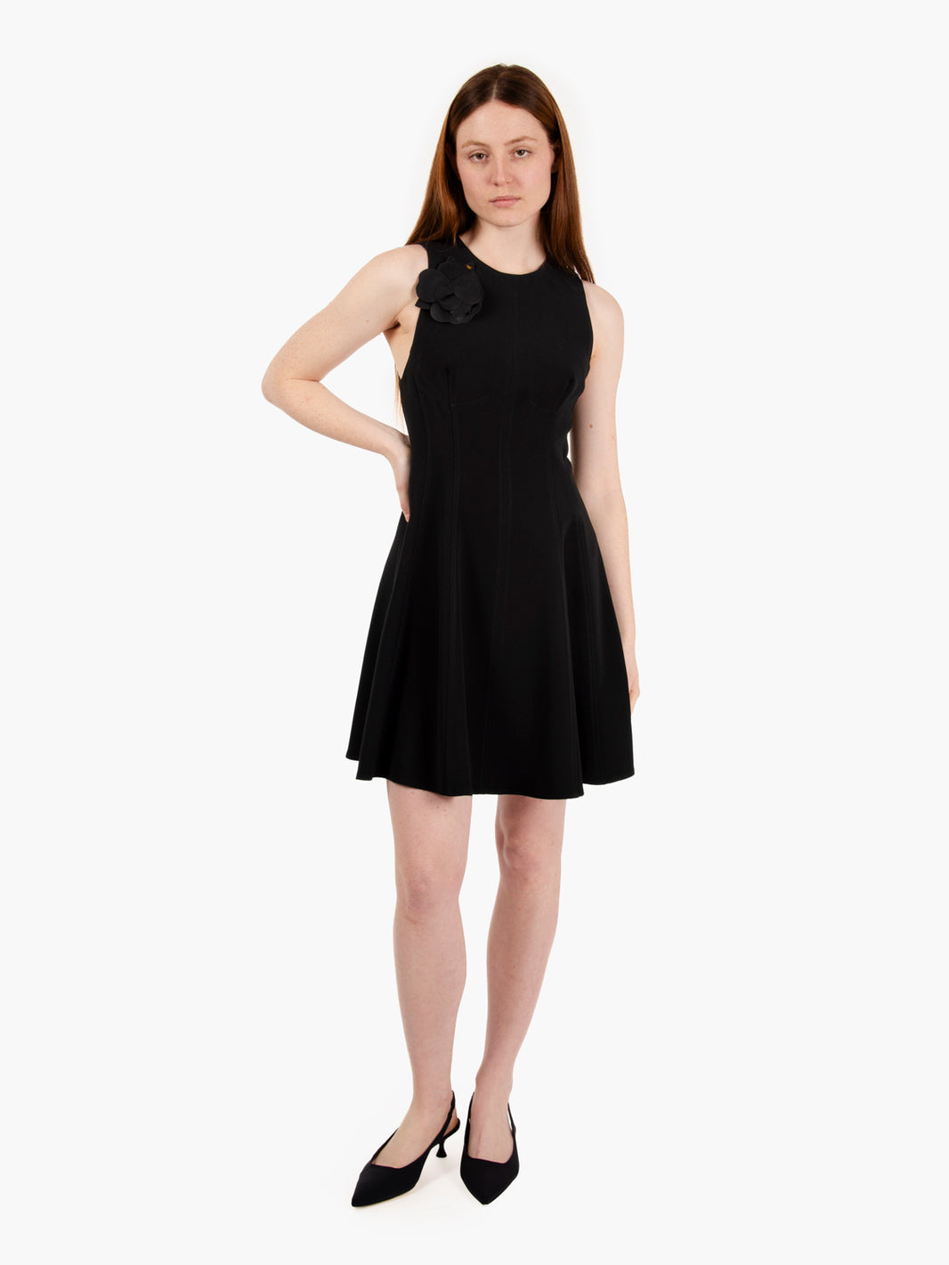 Short sleeveless crepe dress in black