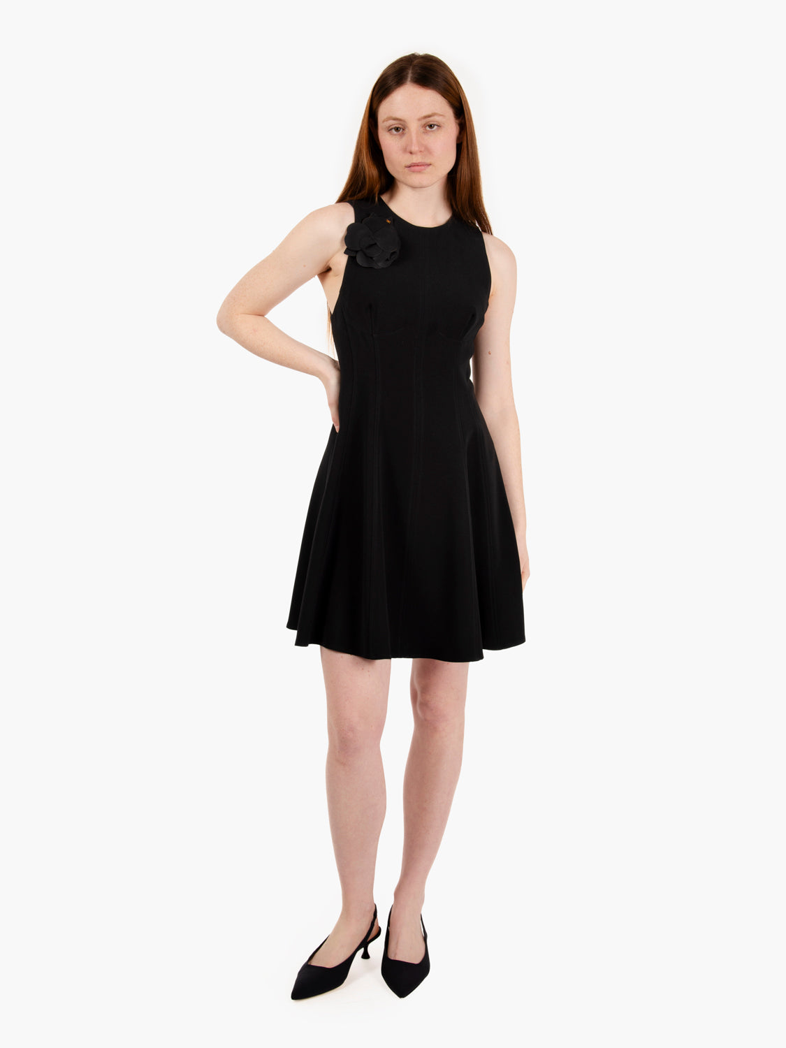 Short sleeveless crepe dress in black