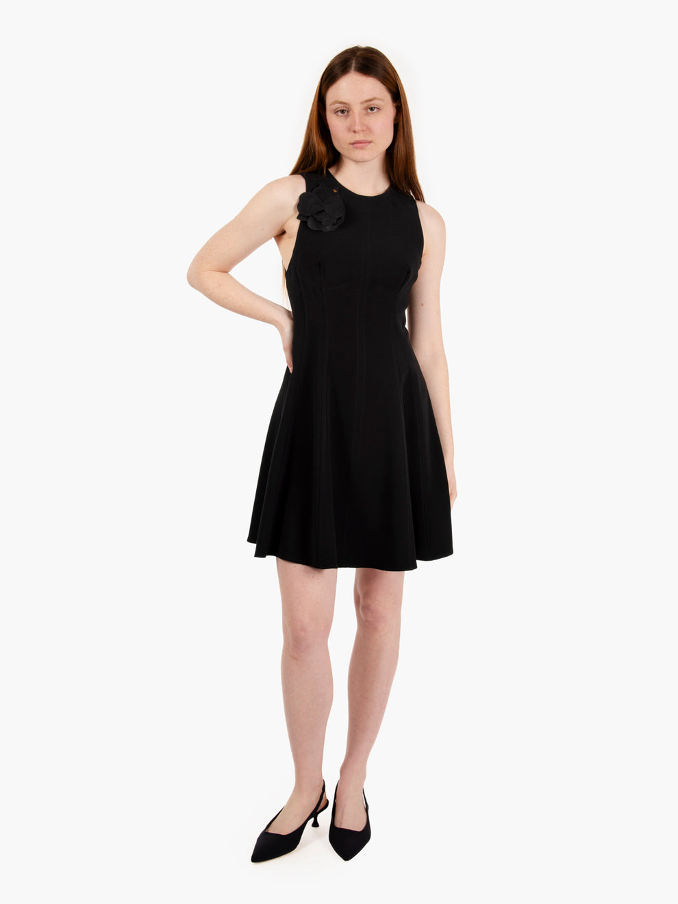 Short sleeveless crepe dress in black