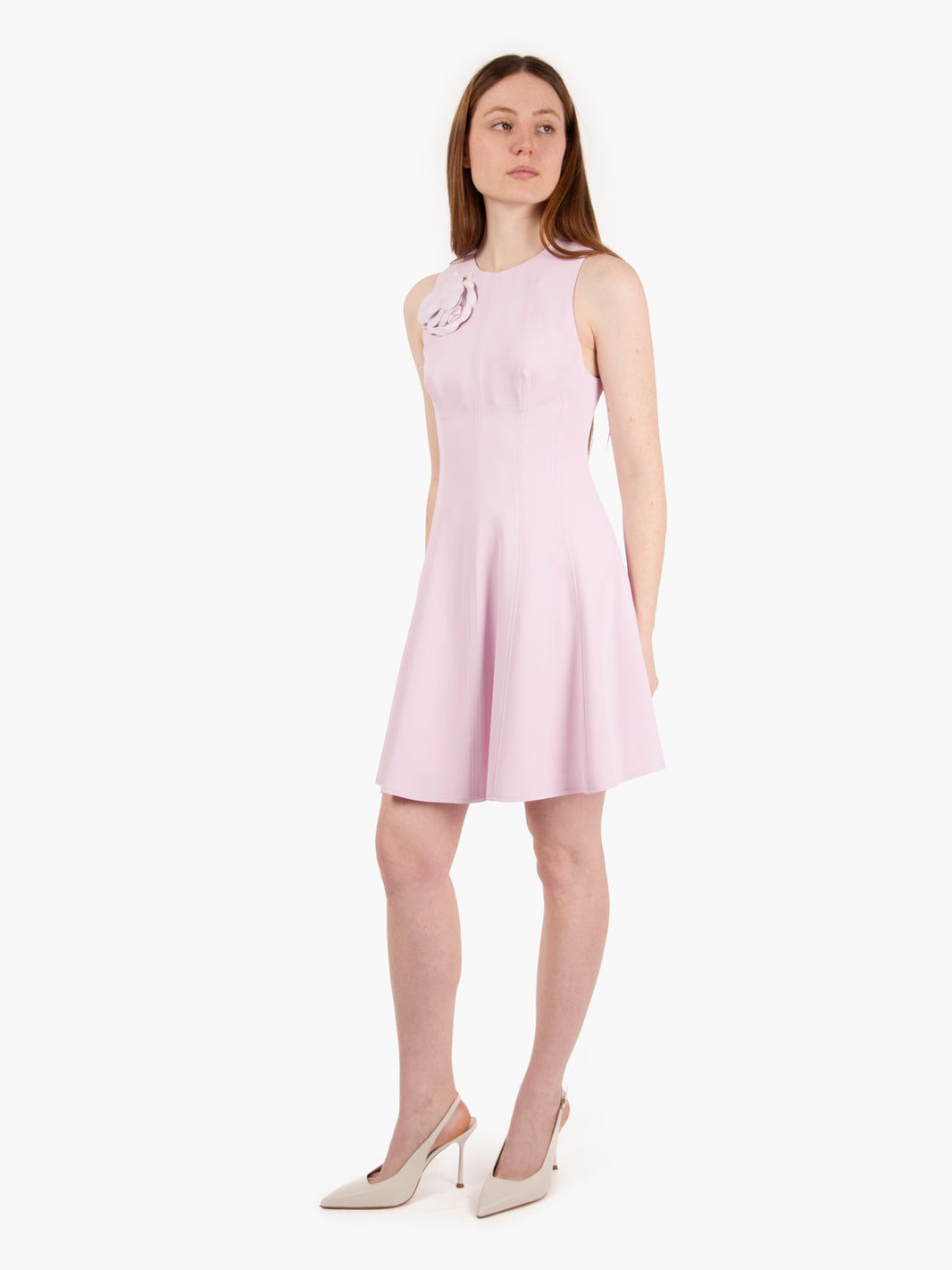 Short sleeveless pink crepe dress