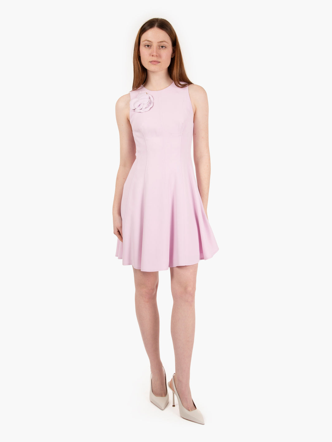 Short sleeveless pink crepe dress