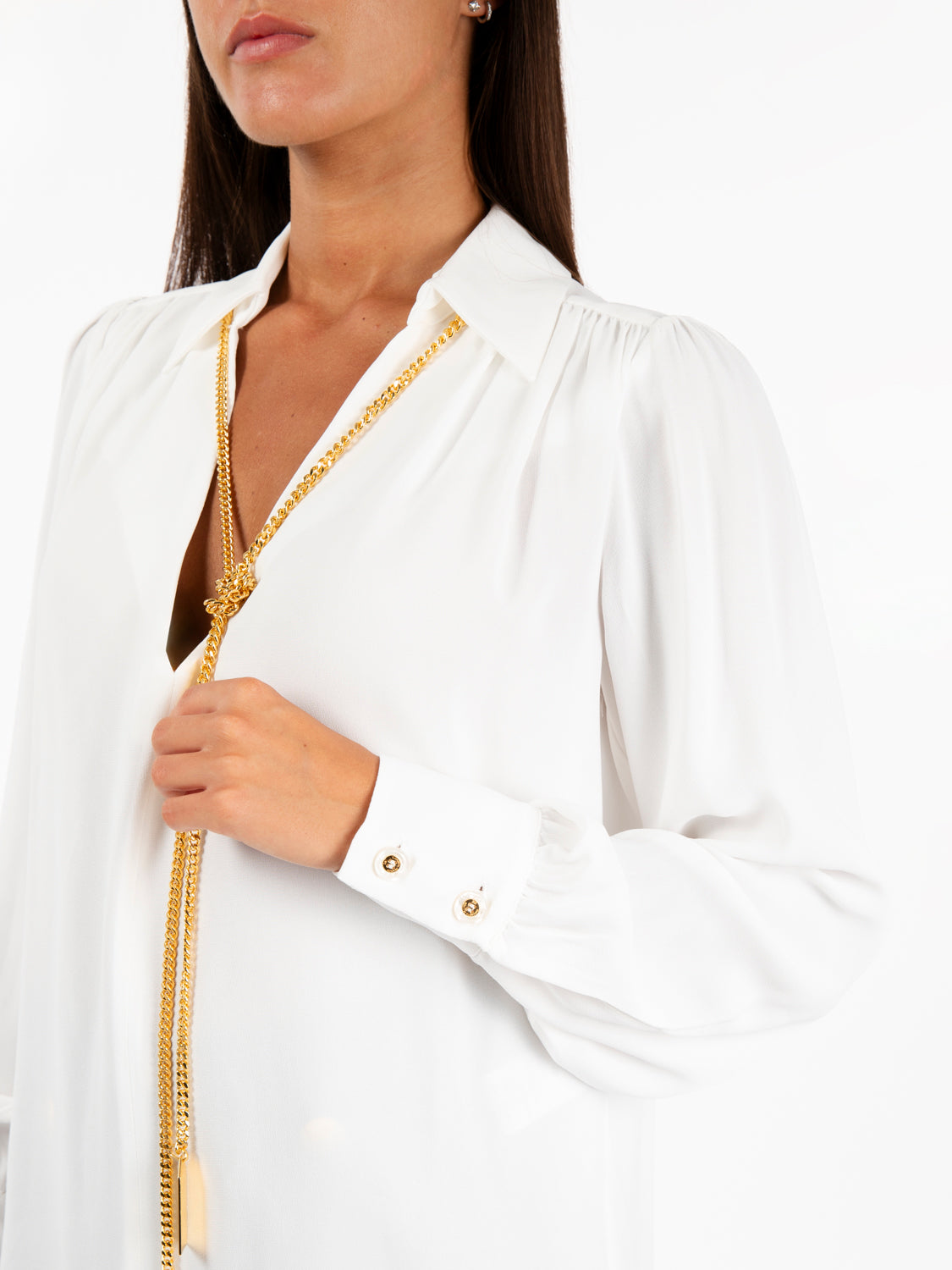 Blusa in georgette con charms collana avorio