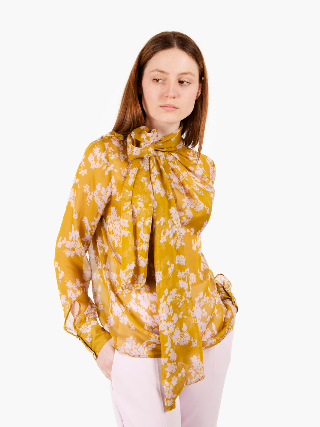 Blusa stampata in voile di seta curry / quarzo