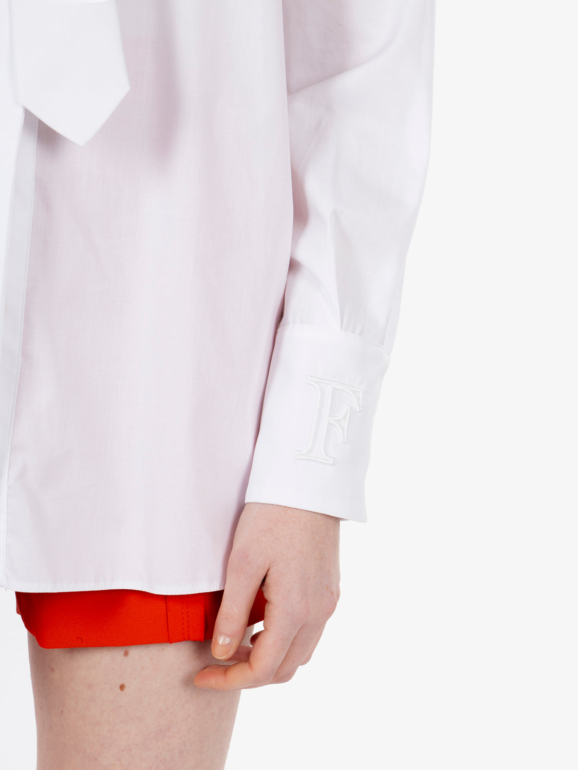 Camicia in cotone con cravatta bianca