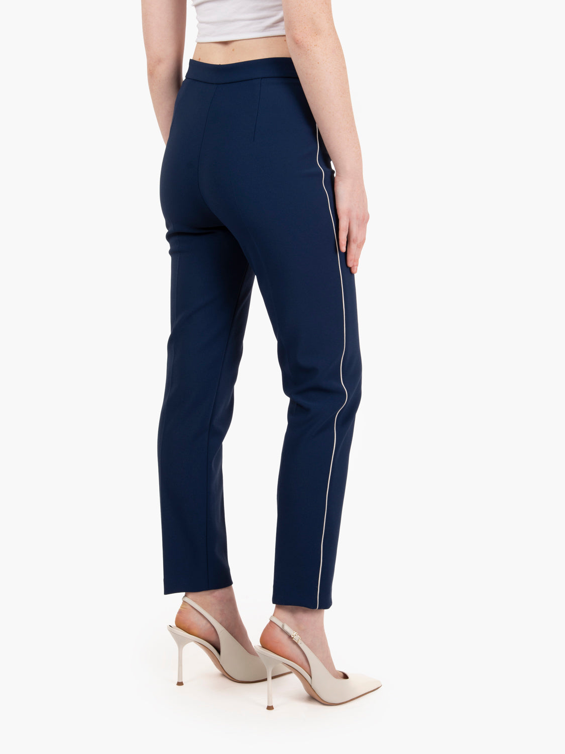 Skinny pants in crepe piping overseas / butter