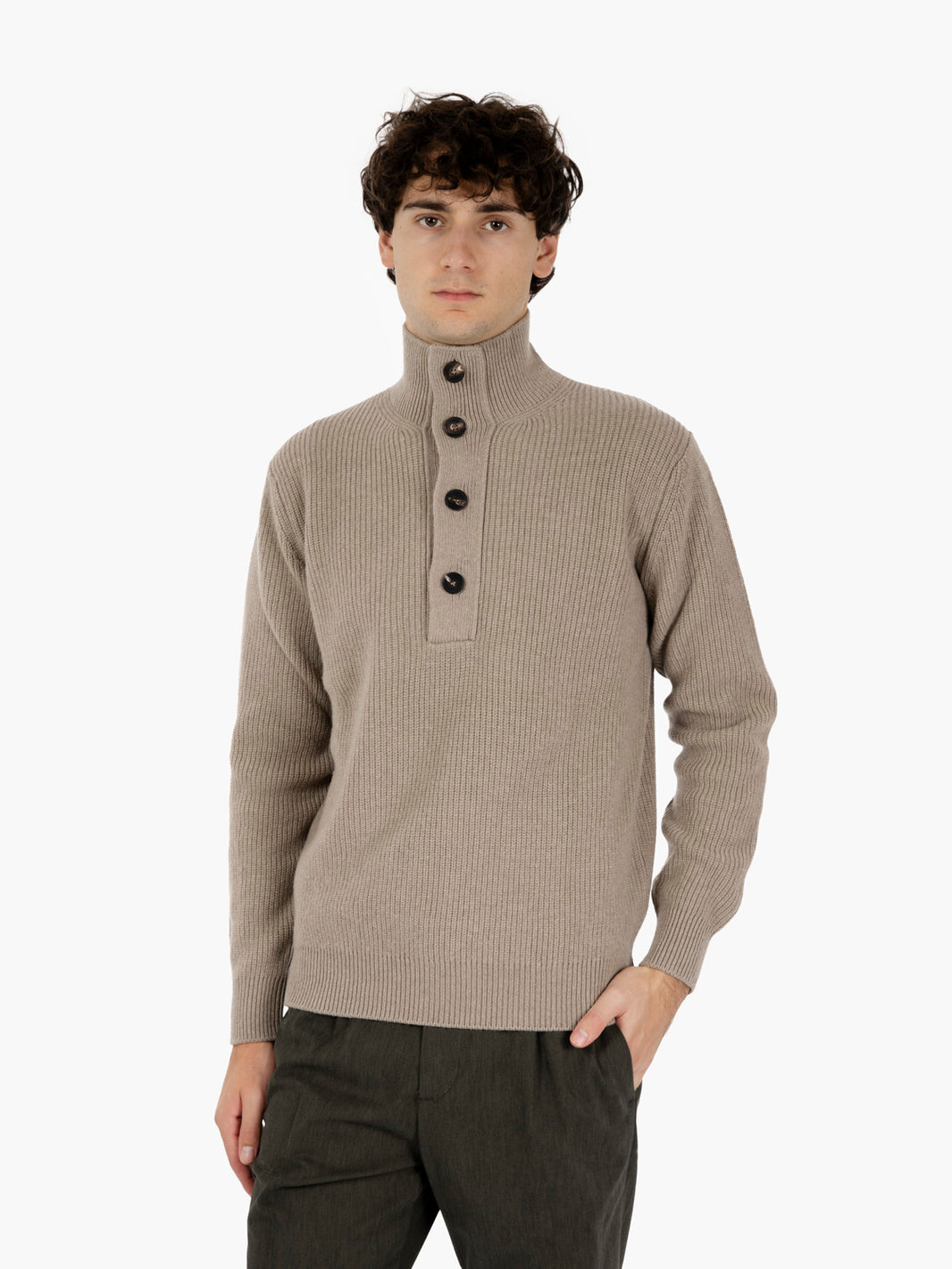 Maglione a lupetto con bottoni argento azteco