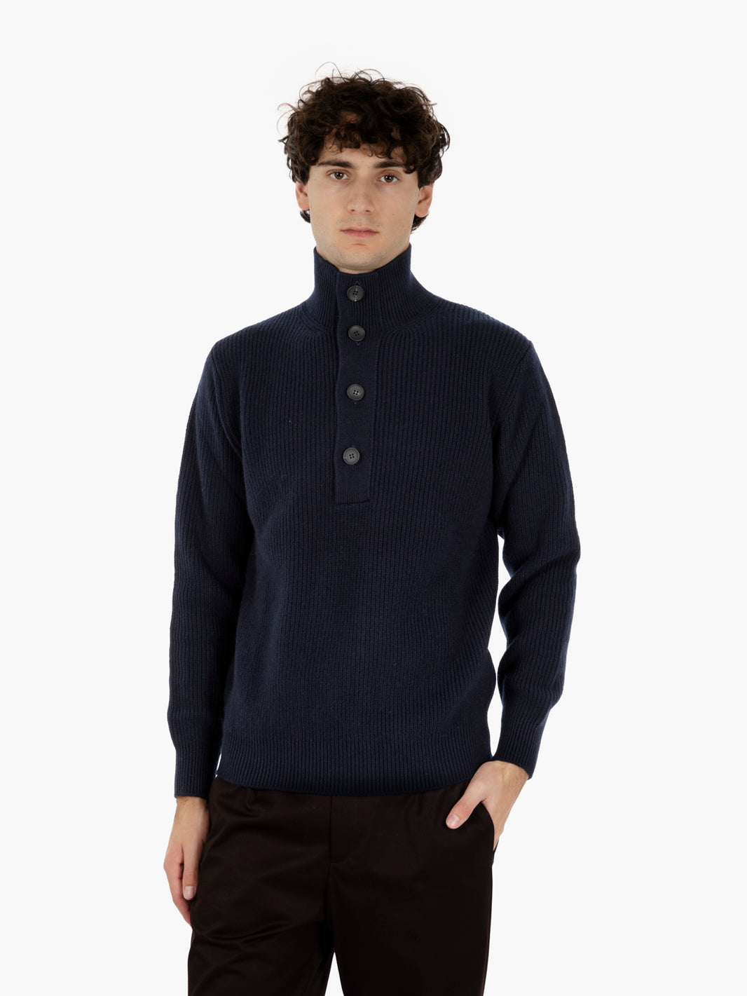Maglione a lupetto con bottoni oltremare
