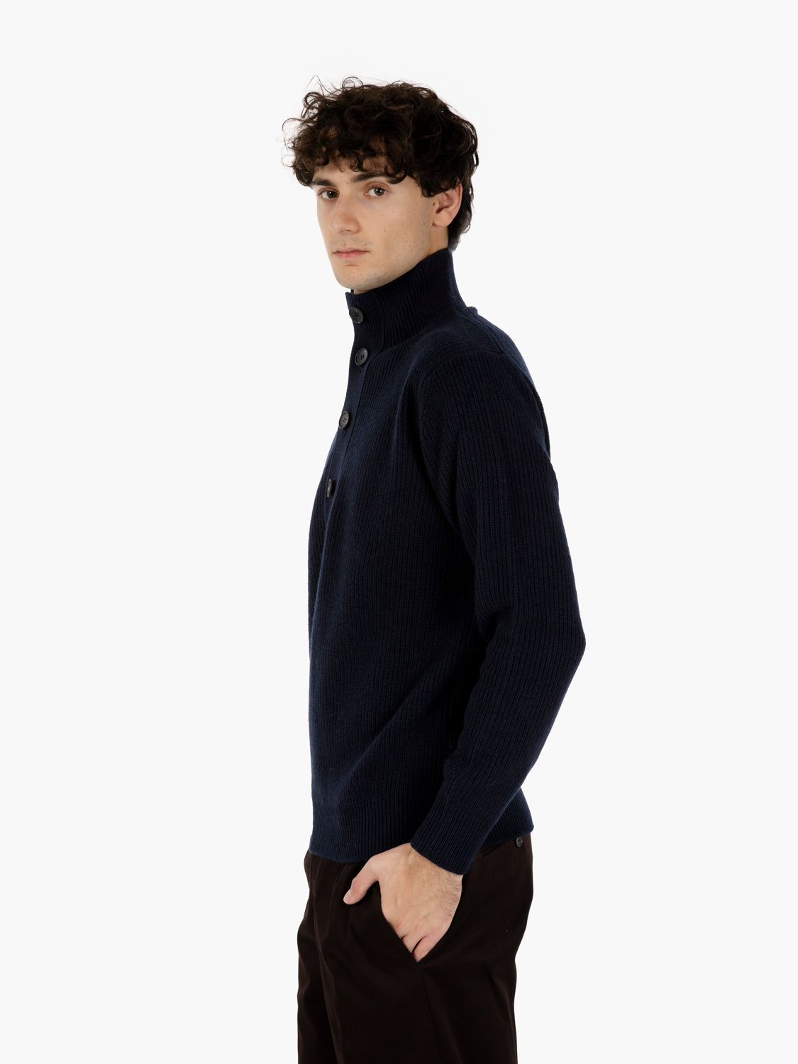 Maglione a lupetto con bottoni oltremare