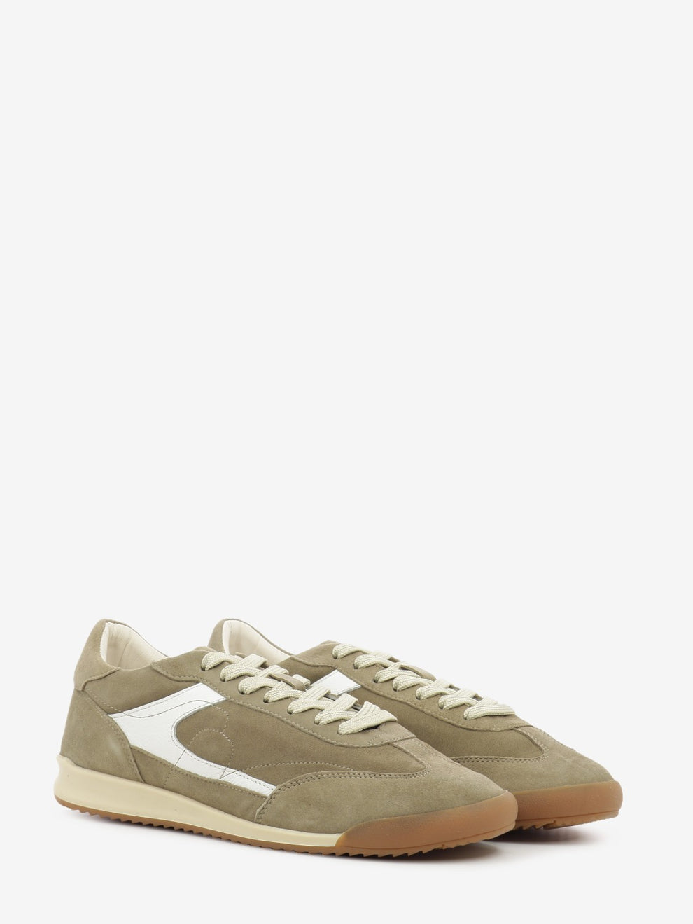 Sneakers in suede sand