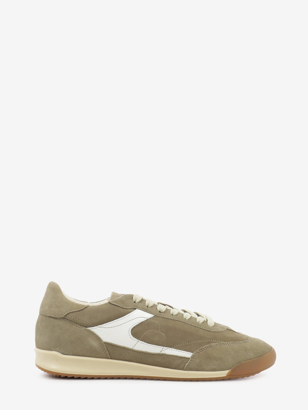 Sneakers in suede sand
