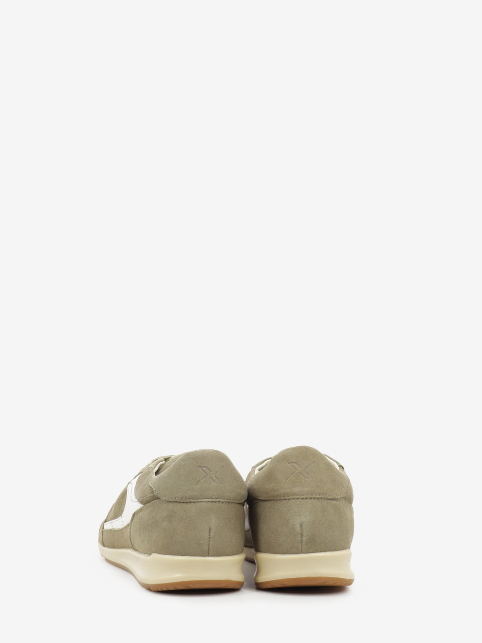 Sneakers in suede sand