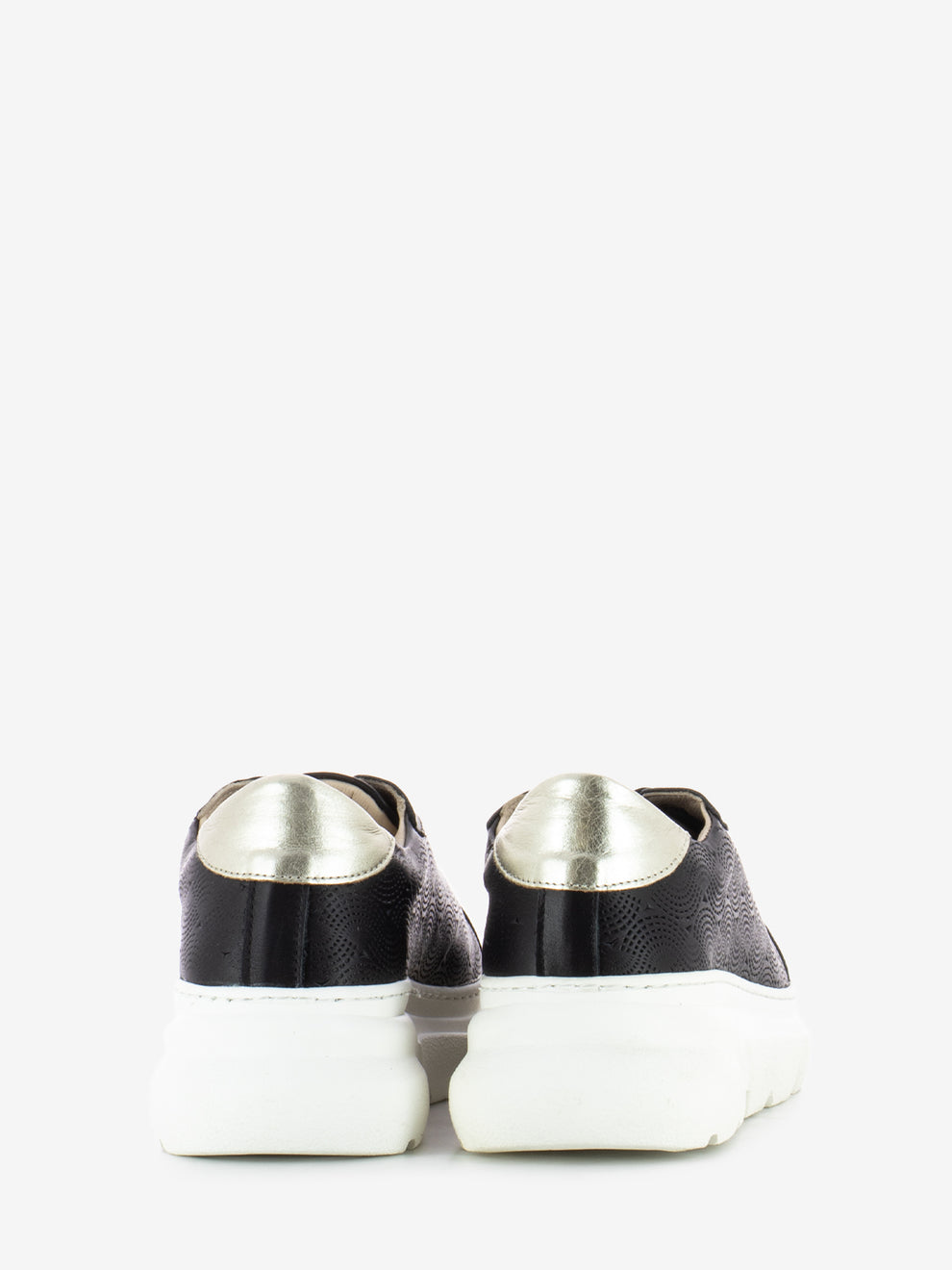 Sneakers traforata in pelle nera