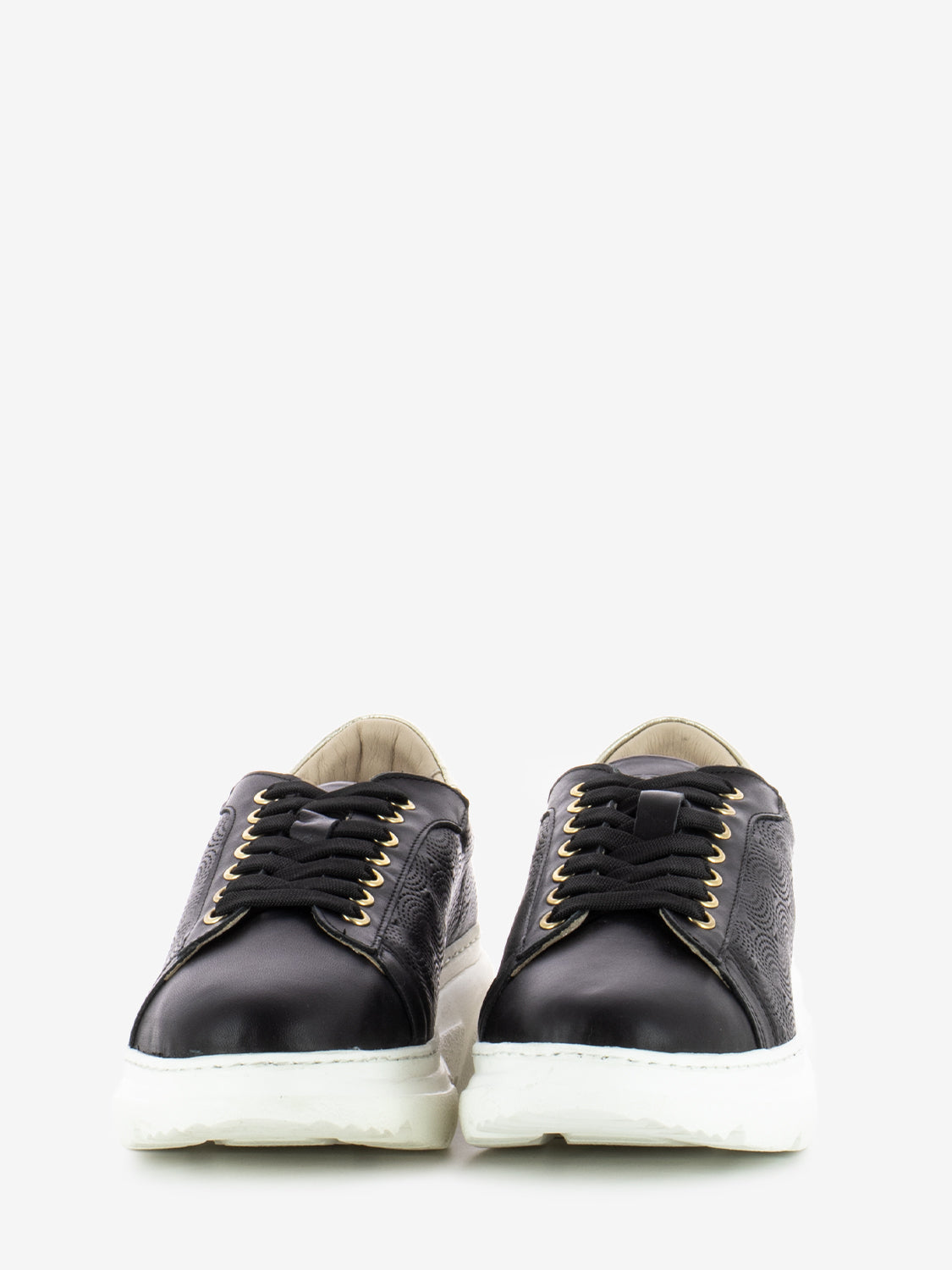 Sneakers traforata in pelle nera