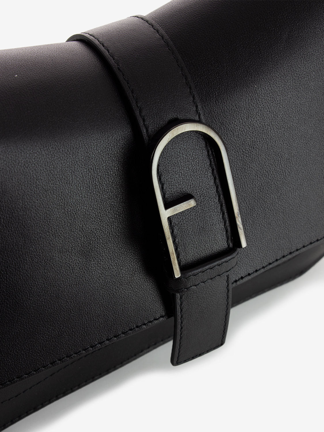Flow M Handbag Black