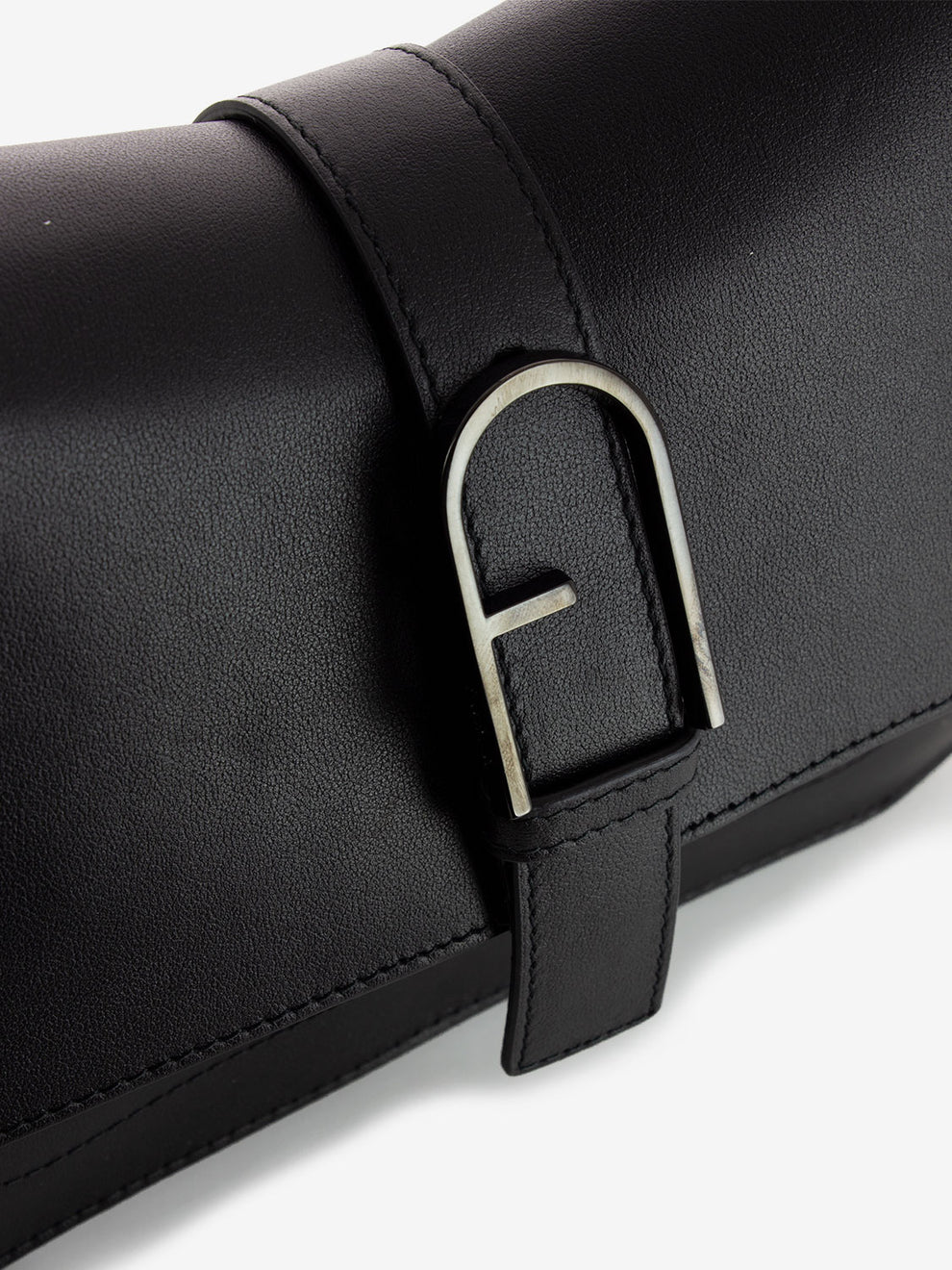 Flow M Handbag Black