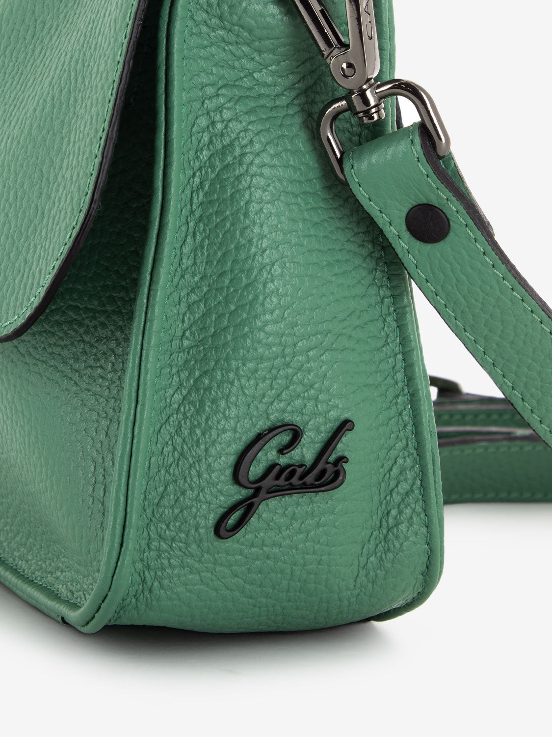 Ivy M shoulder bag with philodendron buckle