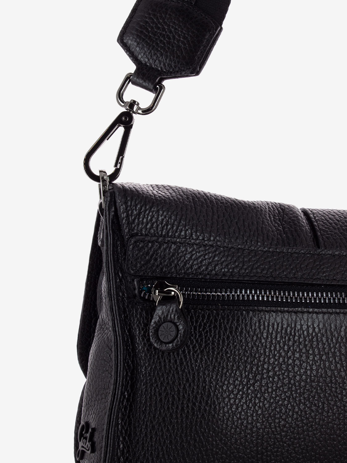 Ivy M shoulder bag with black buckle