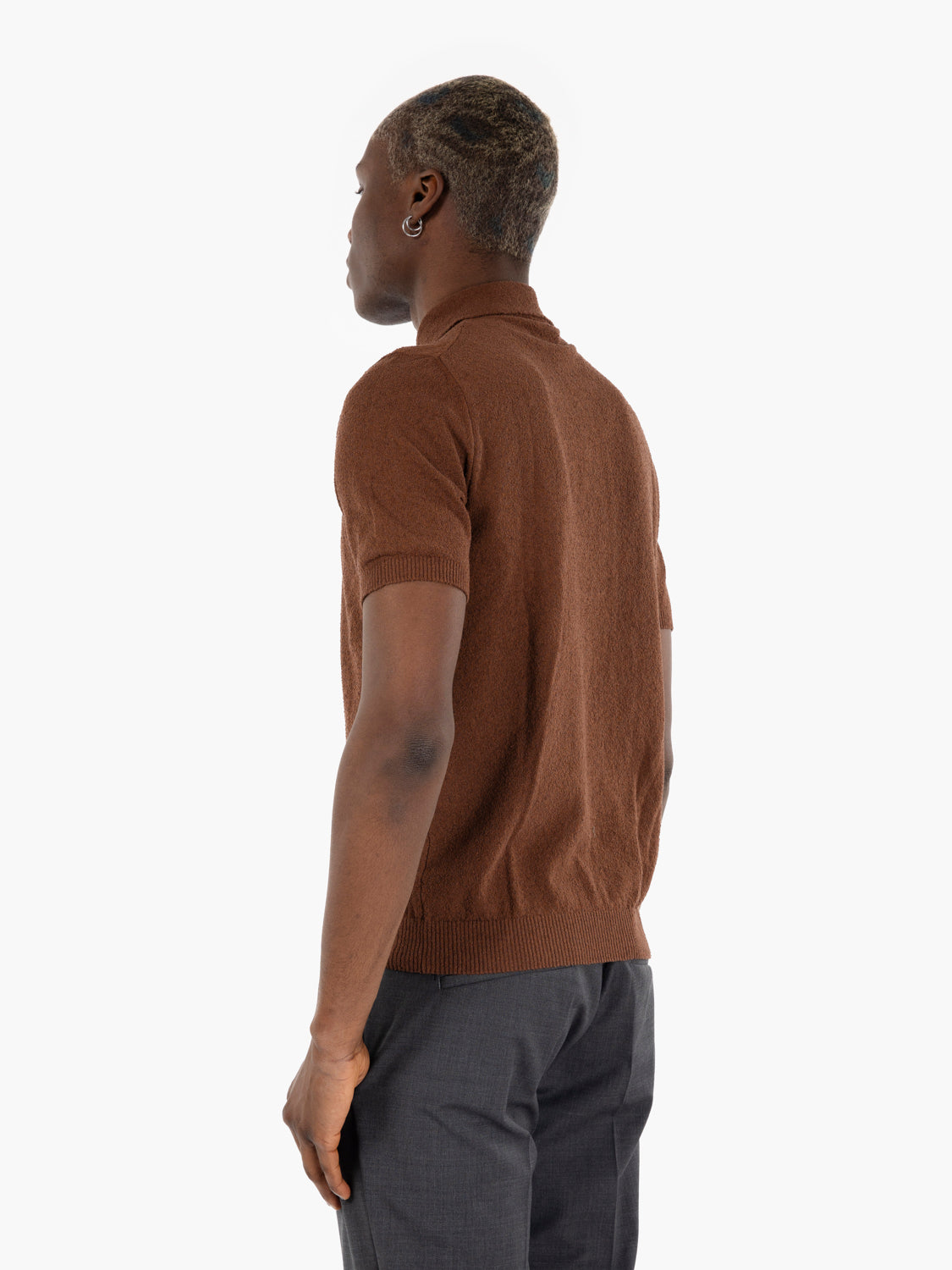 Polo James marrone