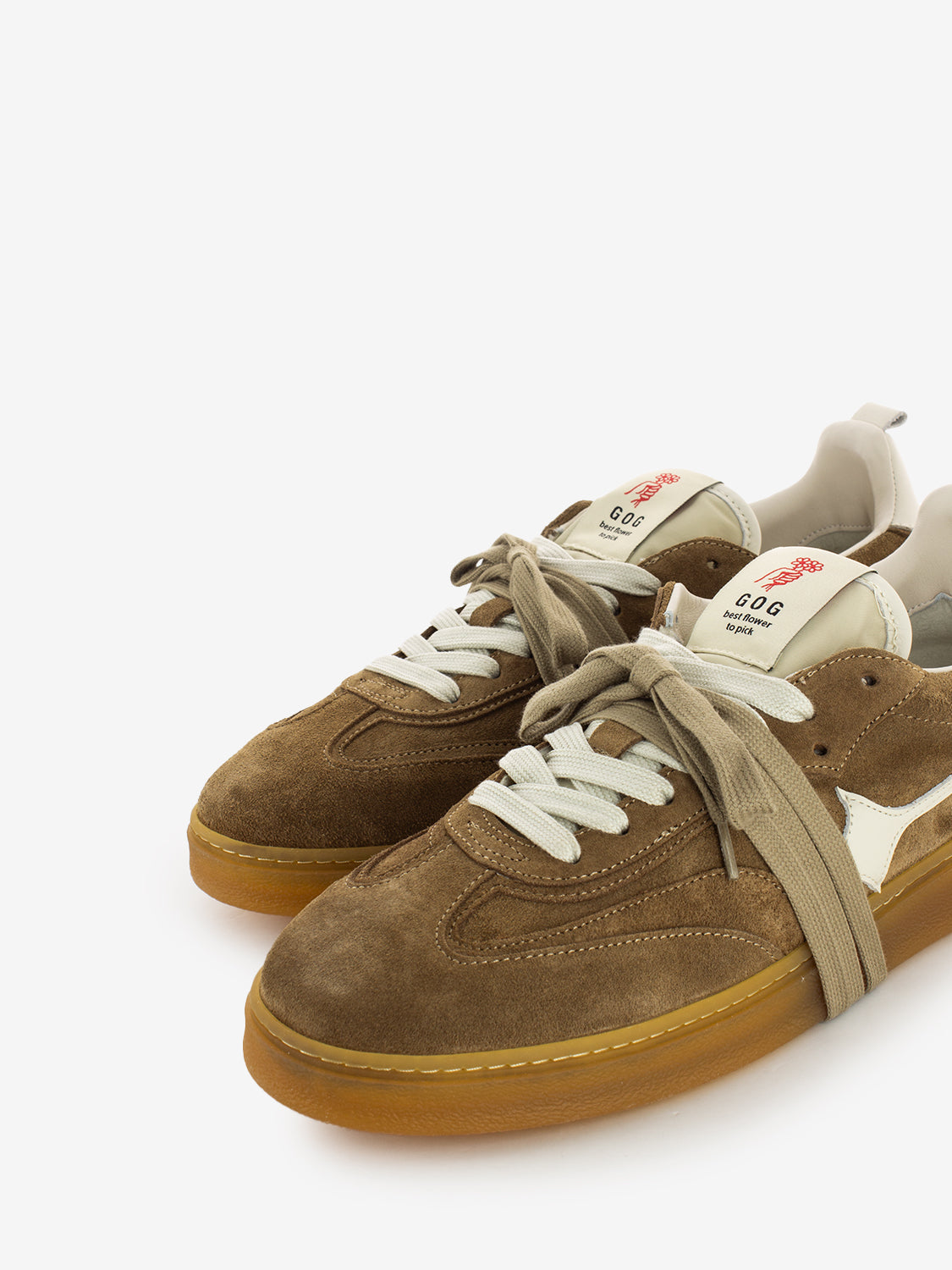 Sneakers in dark beige earth suede