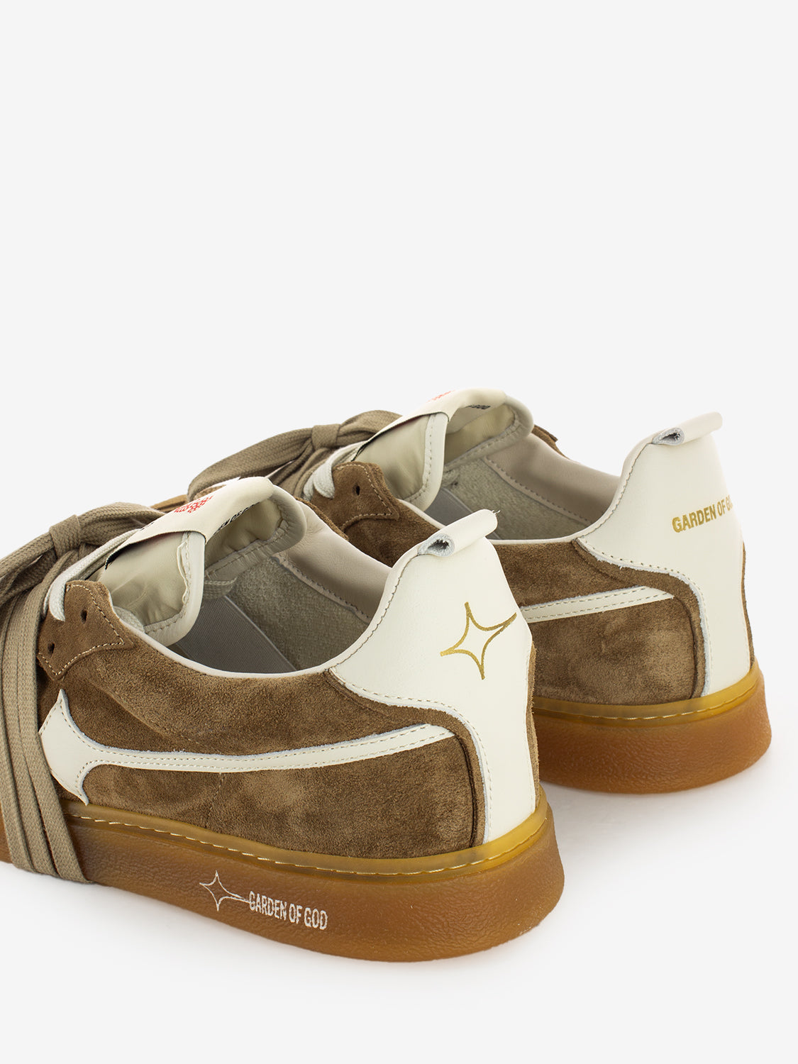 Sneakers in dark beige earth suede