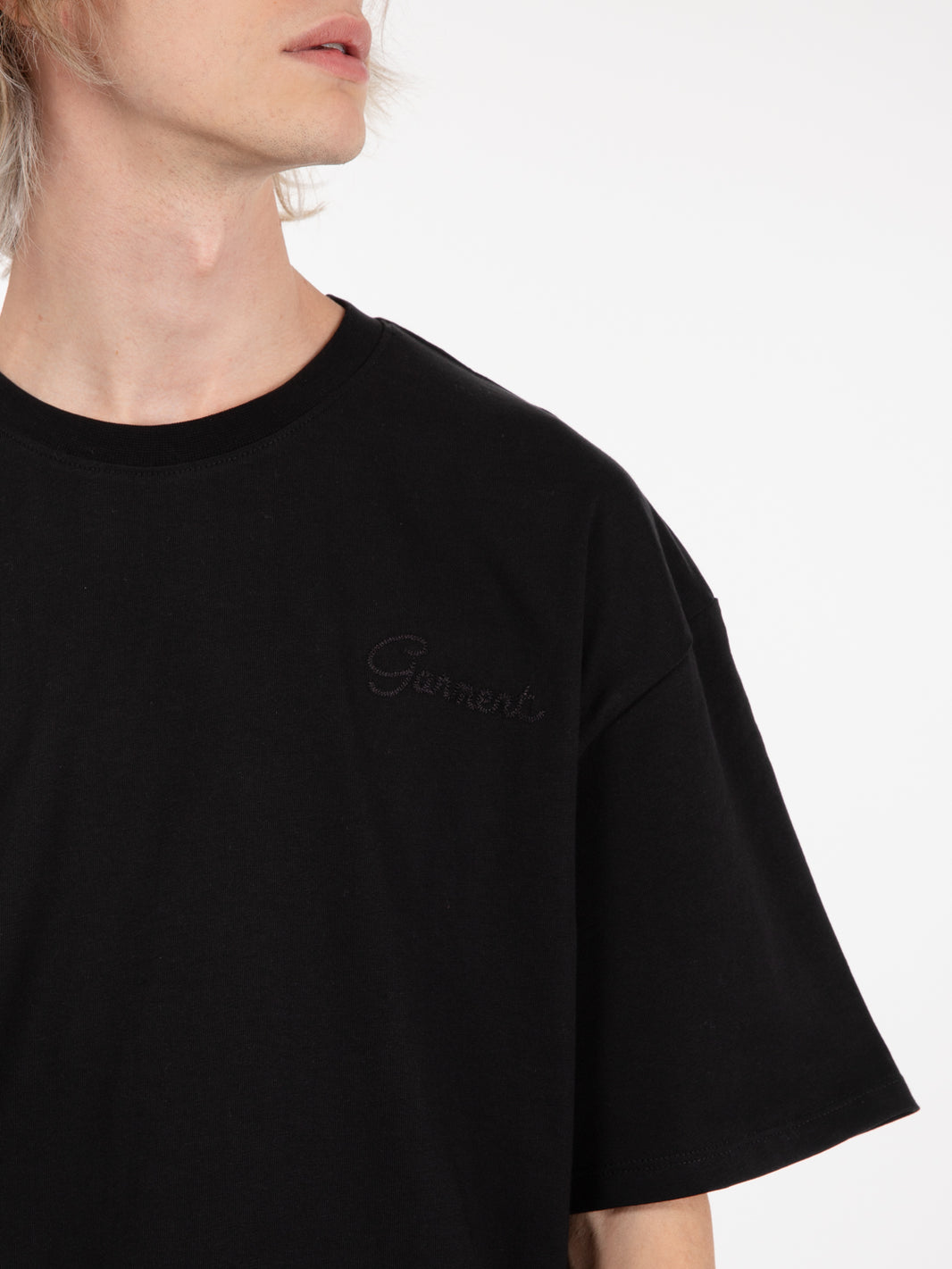 Embroidered basic tee chaos black