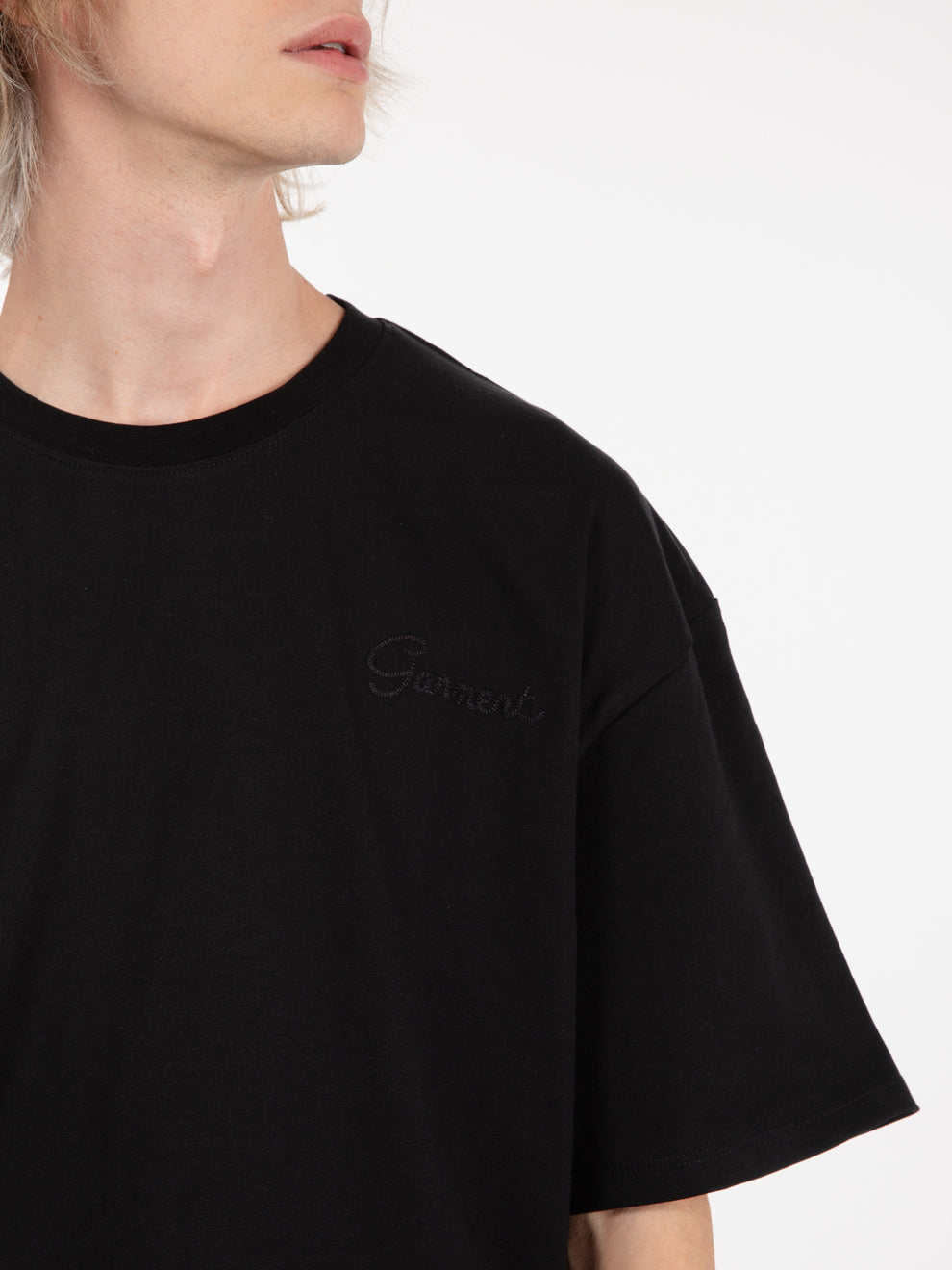 Embroidered basic tee chaos black