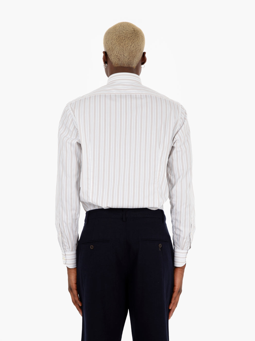 Camicia a righe grigie / marroni con sfondo bianco