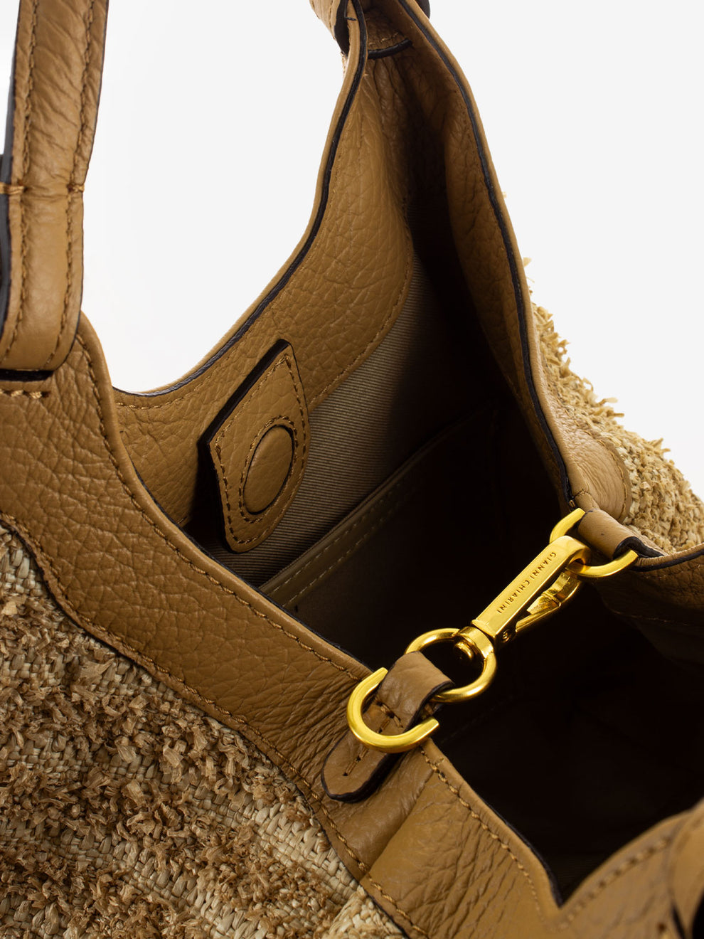 Dua bag in natural raffia