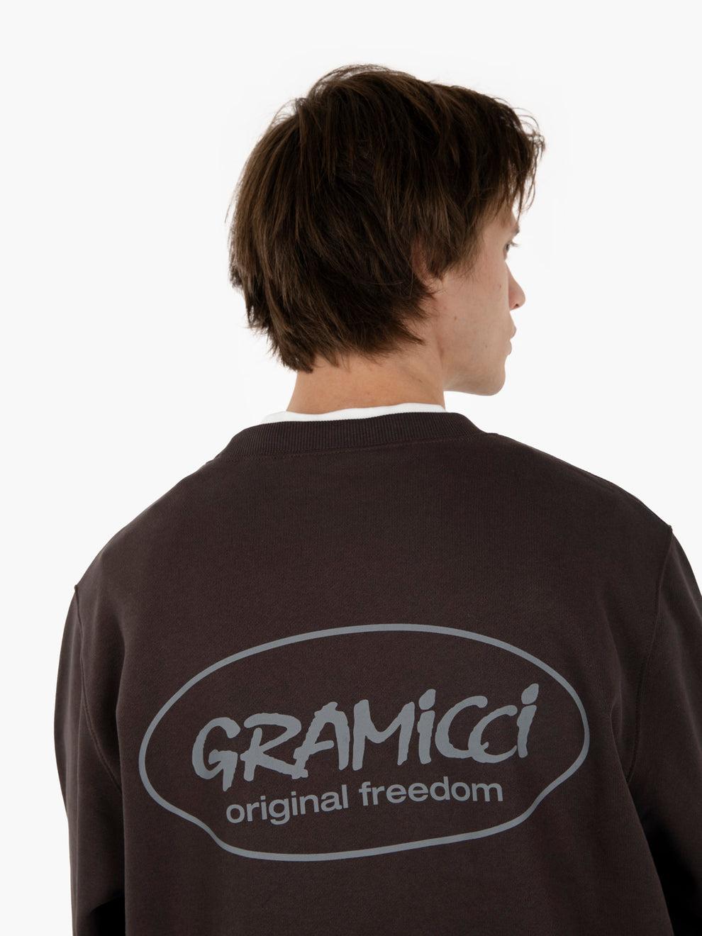 Felpa girocollo con stampa grafica marrone